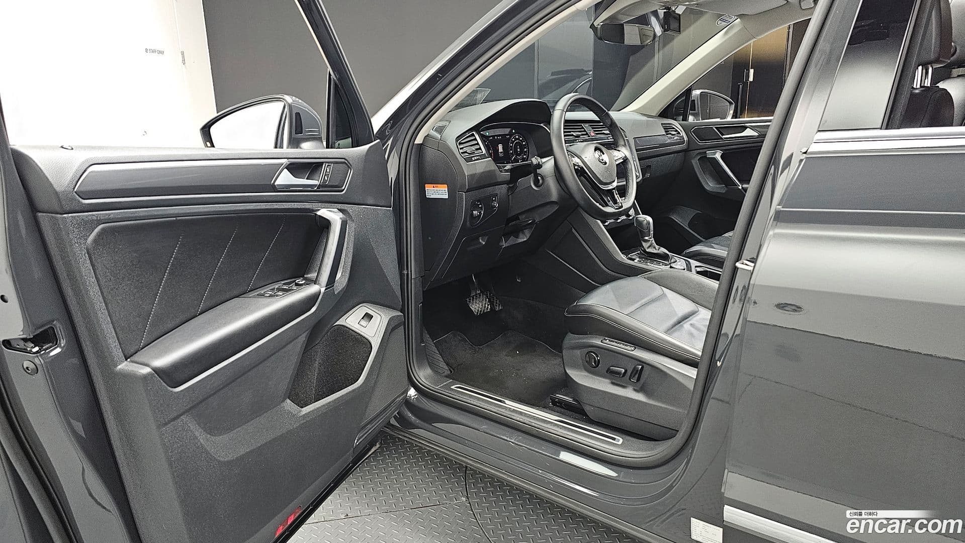 Main__Slider__Photo:Tiguan Volkswagen 2018.5-9