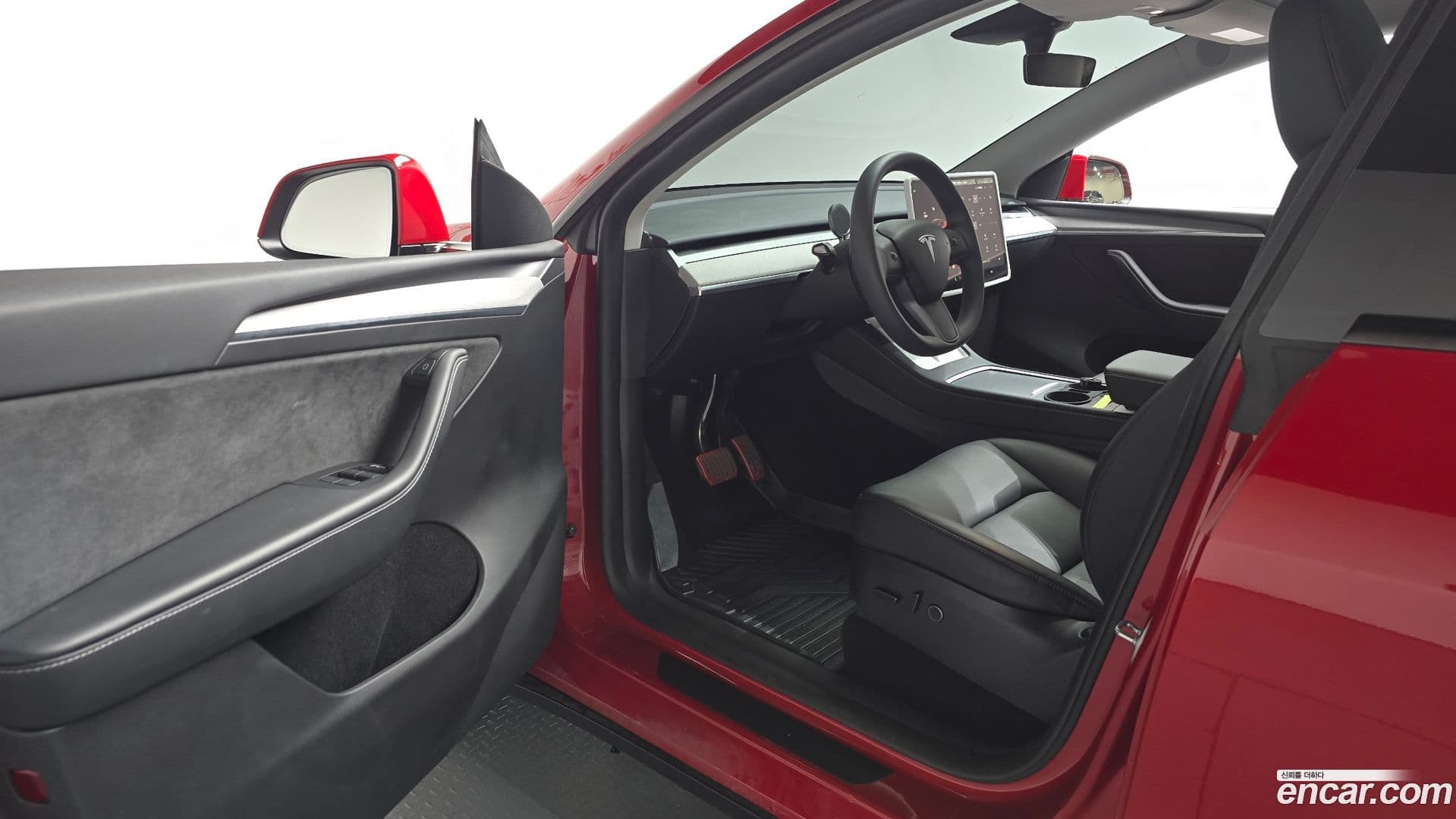Main__Slider__Photo:Model Y Tesla 2023.8-9