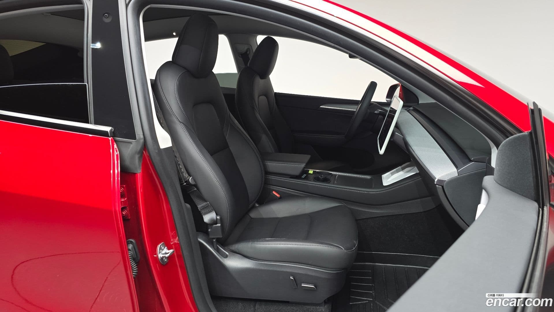 Main__Slider__Photo:Model Y Tesla 2023.8-10
