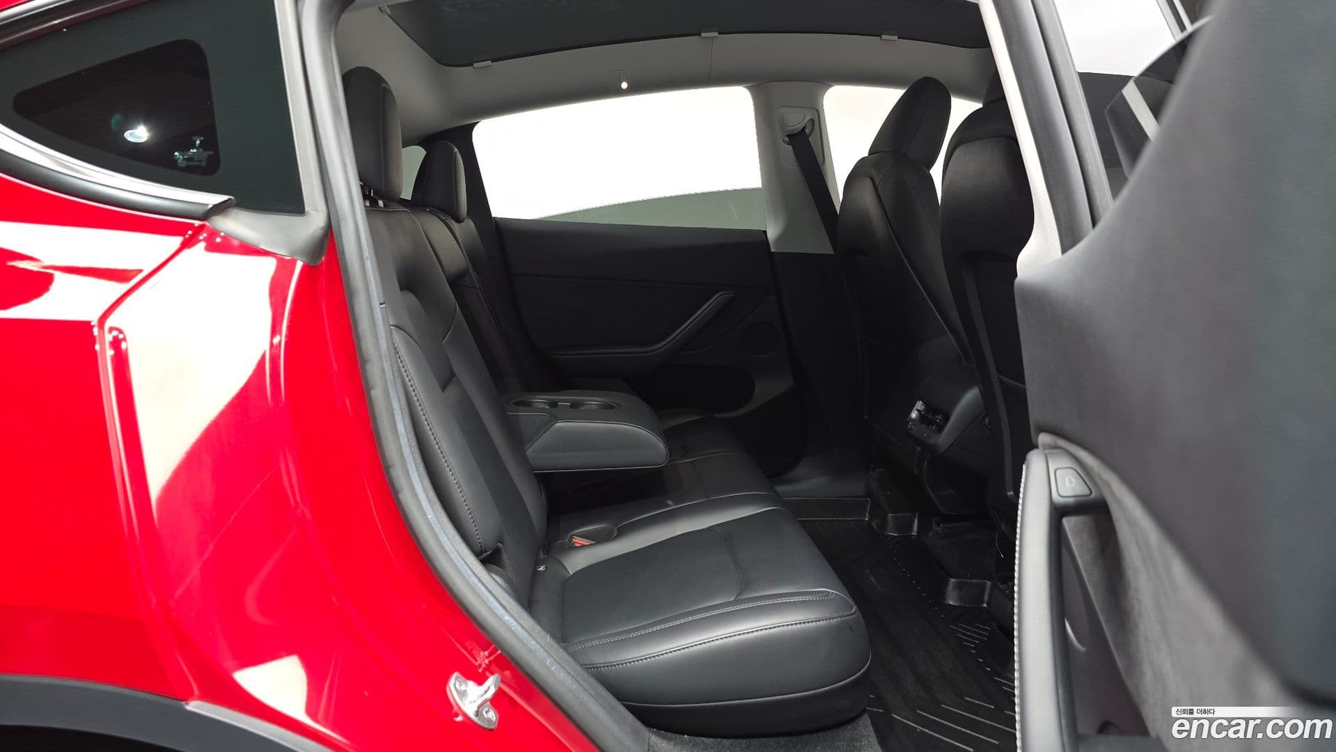 Main__Slider__Photo:Model Y Tesla 2023.8-11