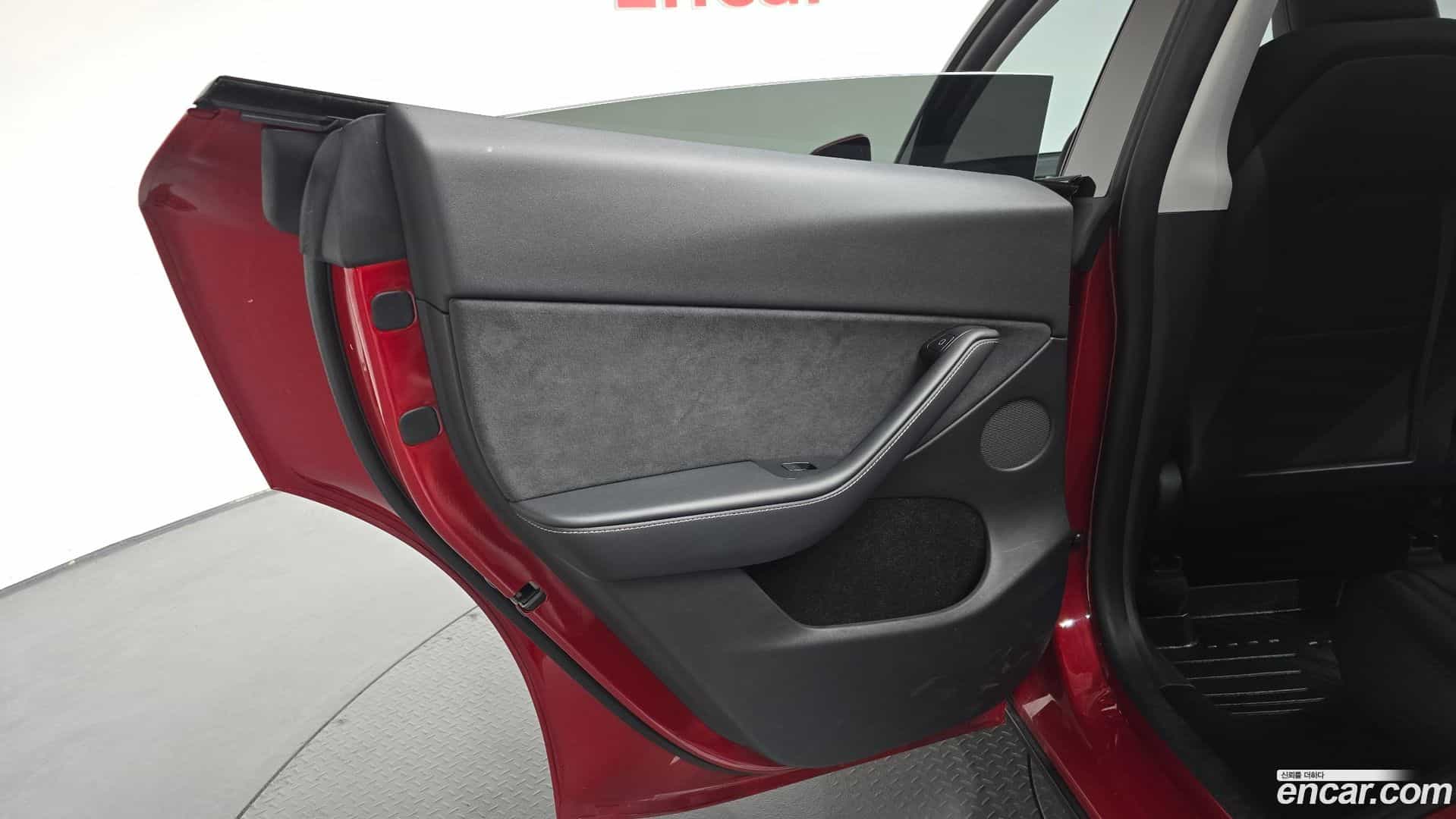 Model Y Tesla 2023.8-INNER-035