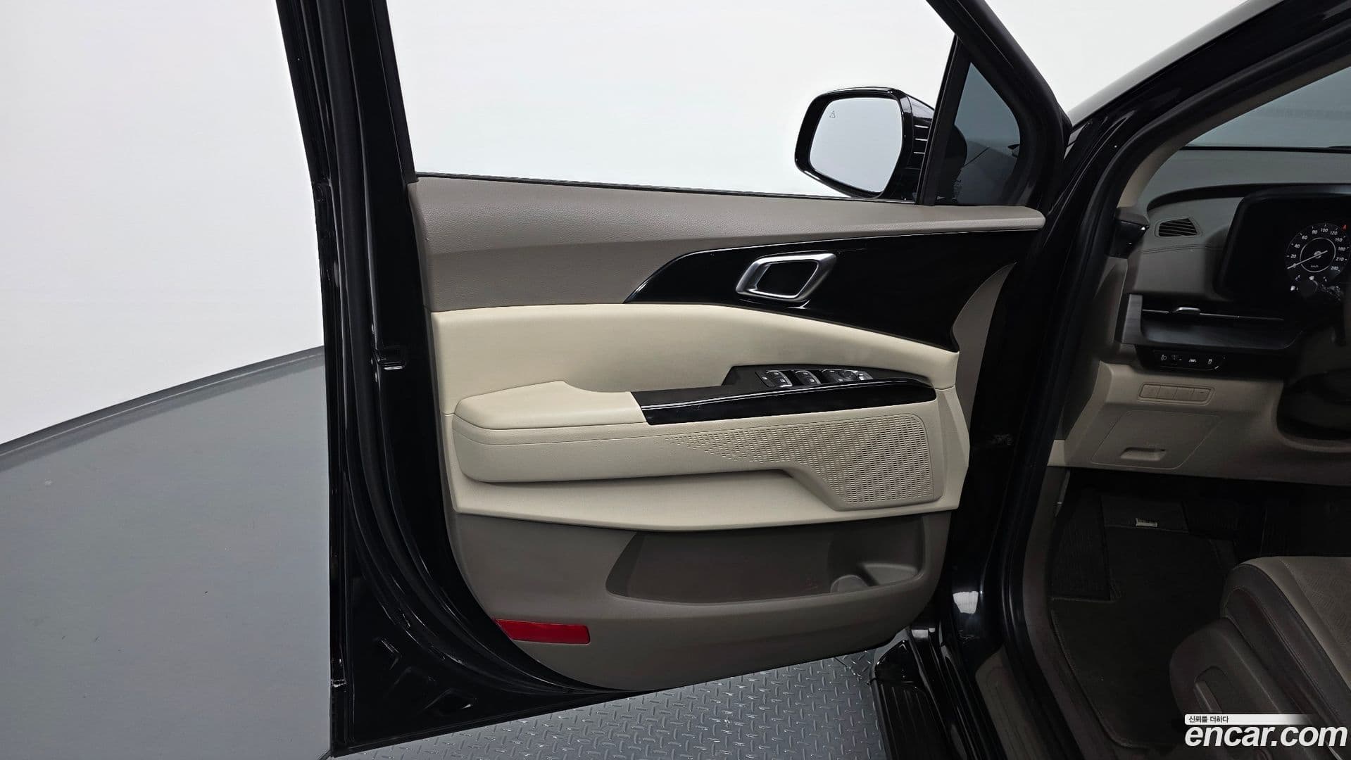 Main__Slider__Photo:Canival Kia 2023.4-24