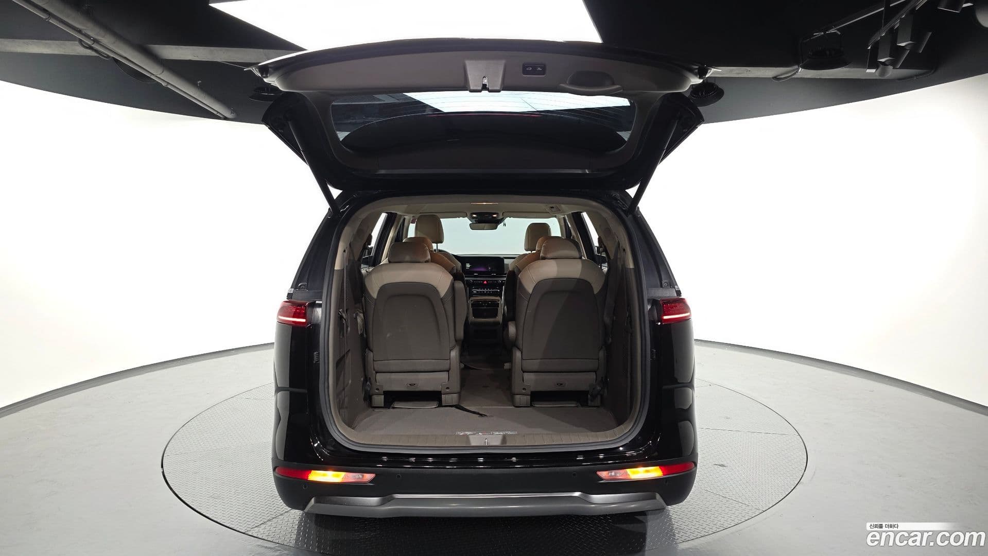 Main__Slider__Photo:Canival Kia 2023.4-32