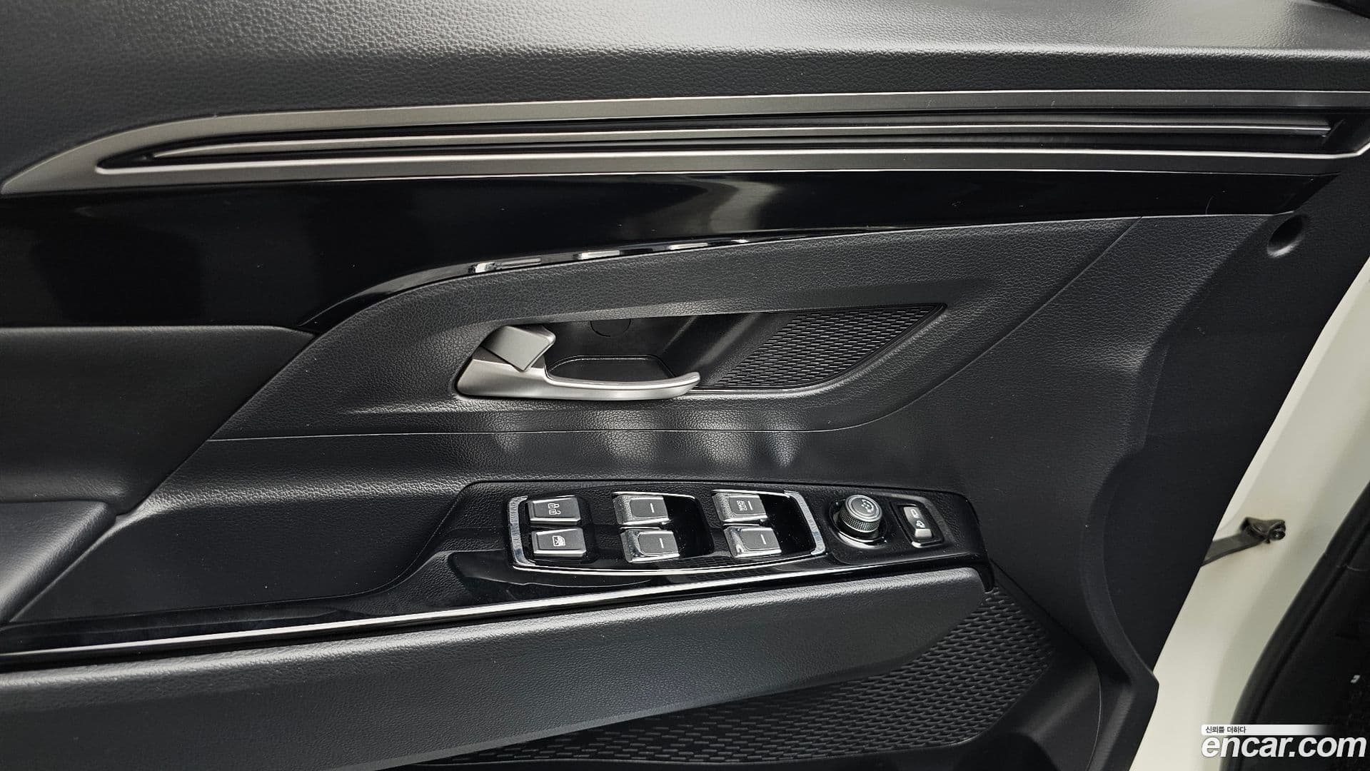 Main__Slider__Photo:KORANDO KG Mobility 2020.7-15