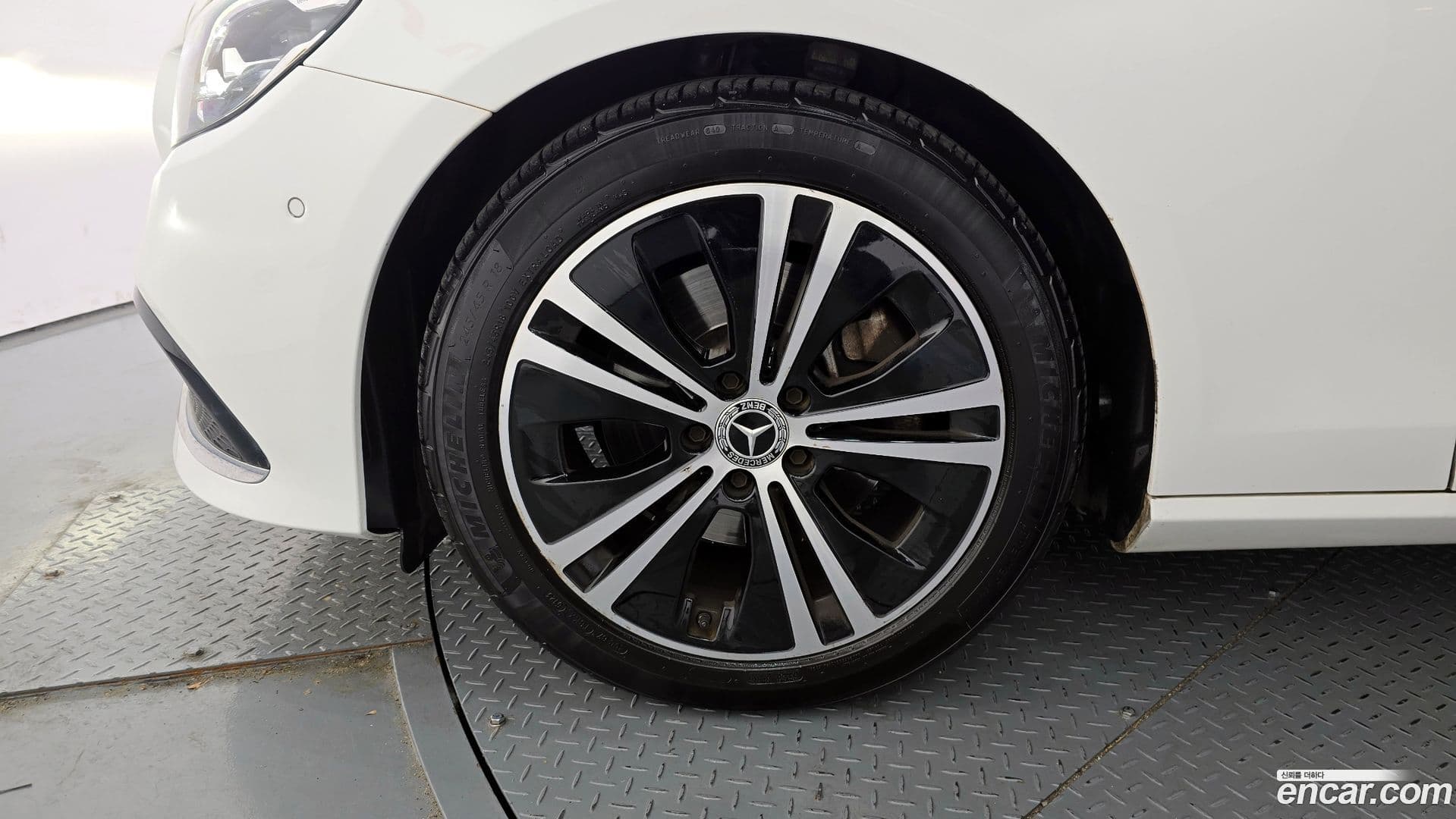 Main__Slider__Photo:E-Class Mercedes-Benz 2021.3-4