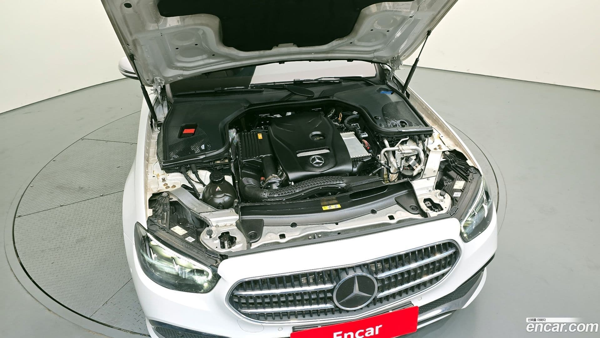 Main__Slider__Photo:E-Class Mercedes-Benz 2021.3-5