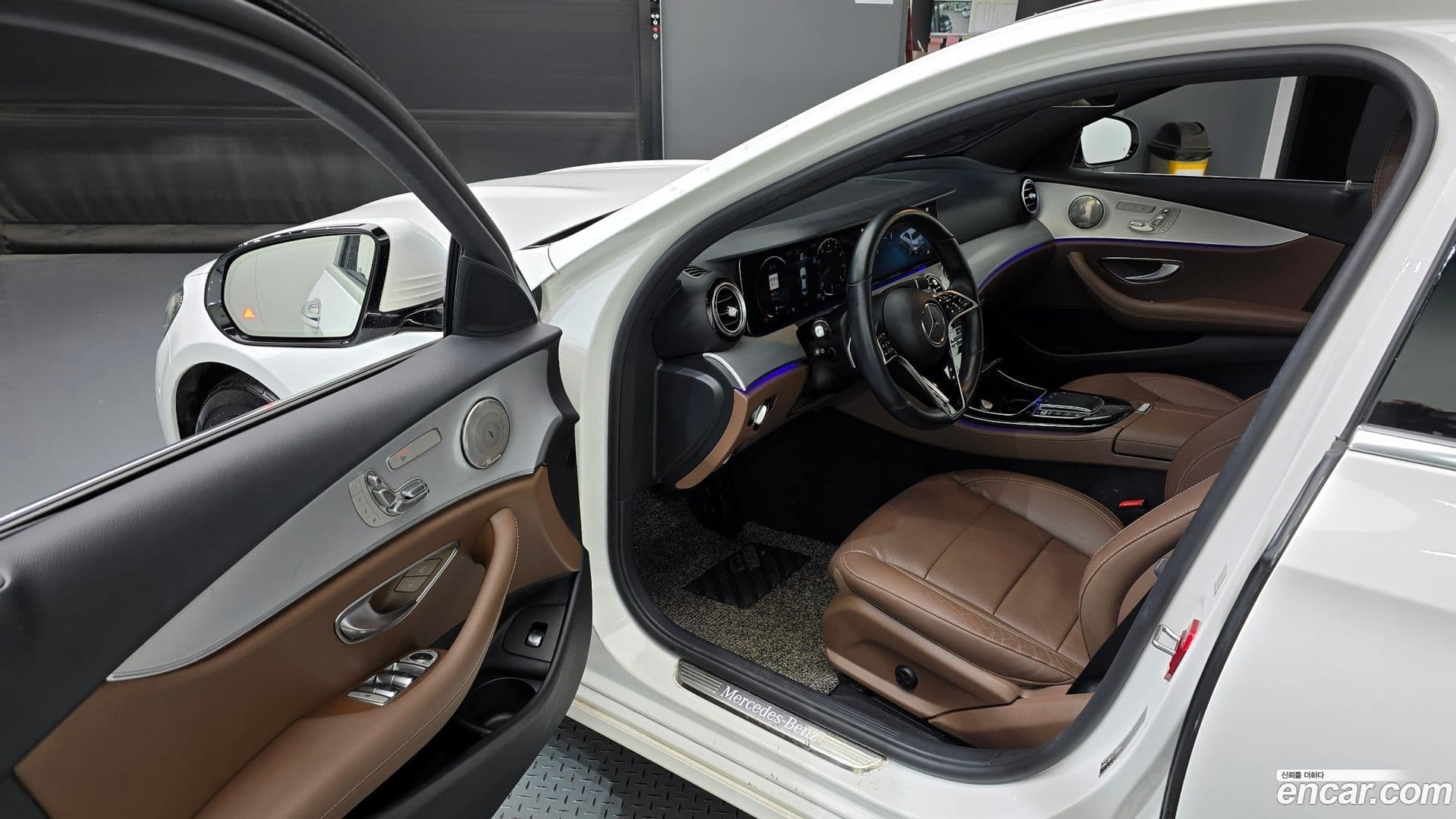 Main__Slider__Photo:E-Class Mercedes-Benz 2021.3-9