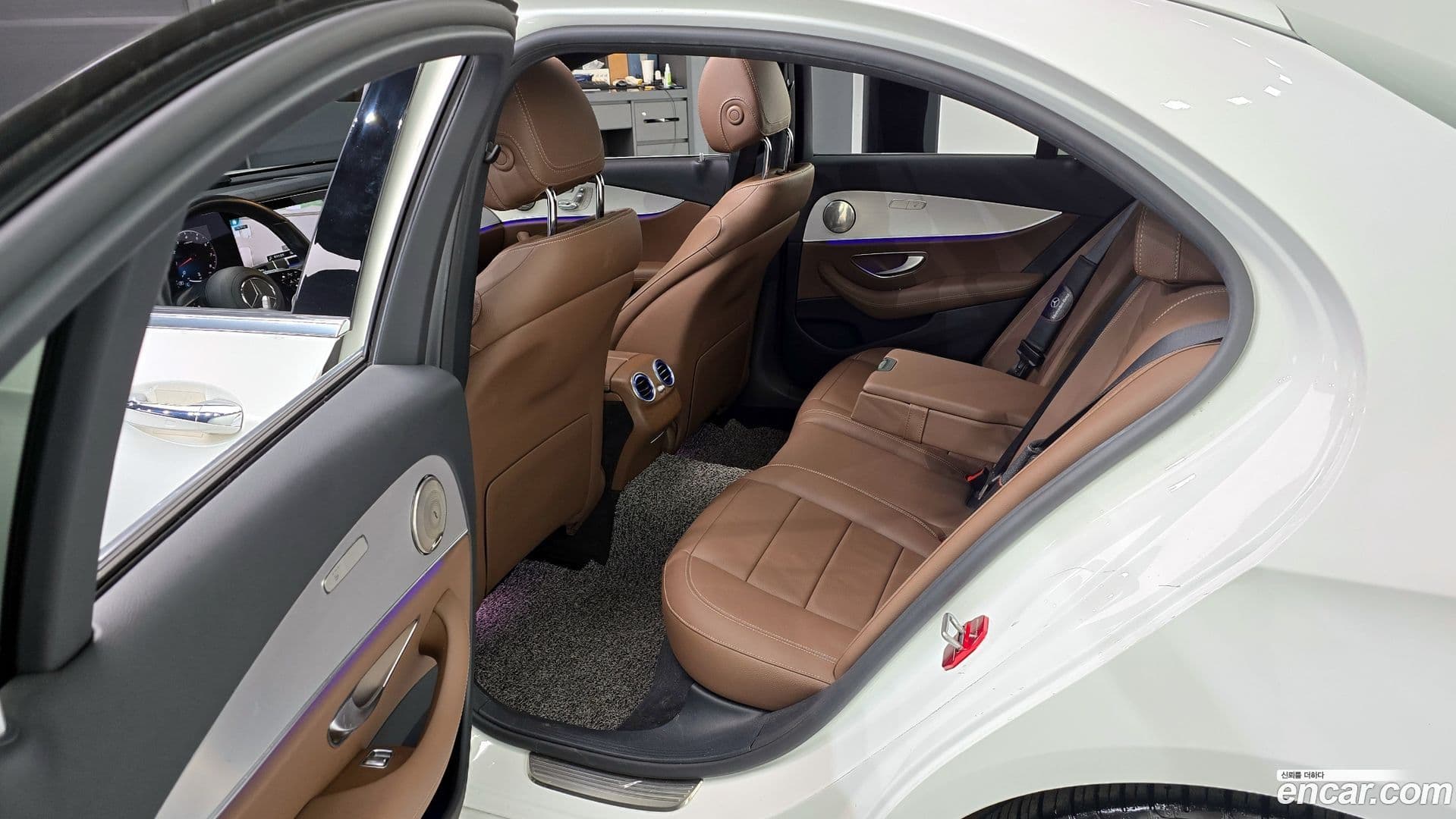 Main__Slider__Photo:E-Class Mercedes-Benz 2021.3-10