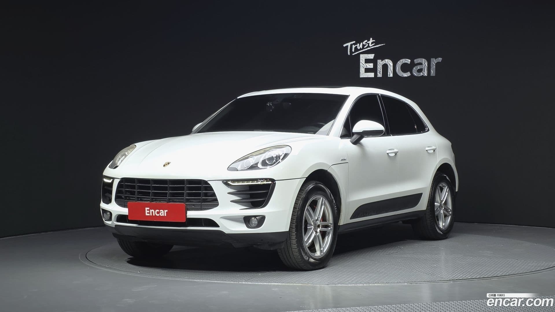 Main__Slider__Photo:Macan Porsche 2015.3-0