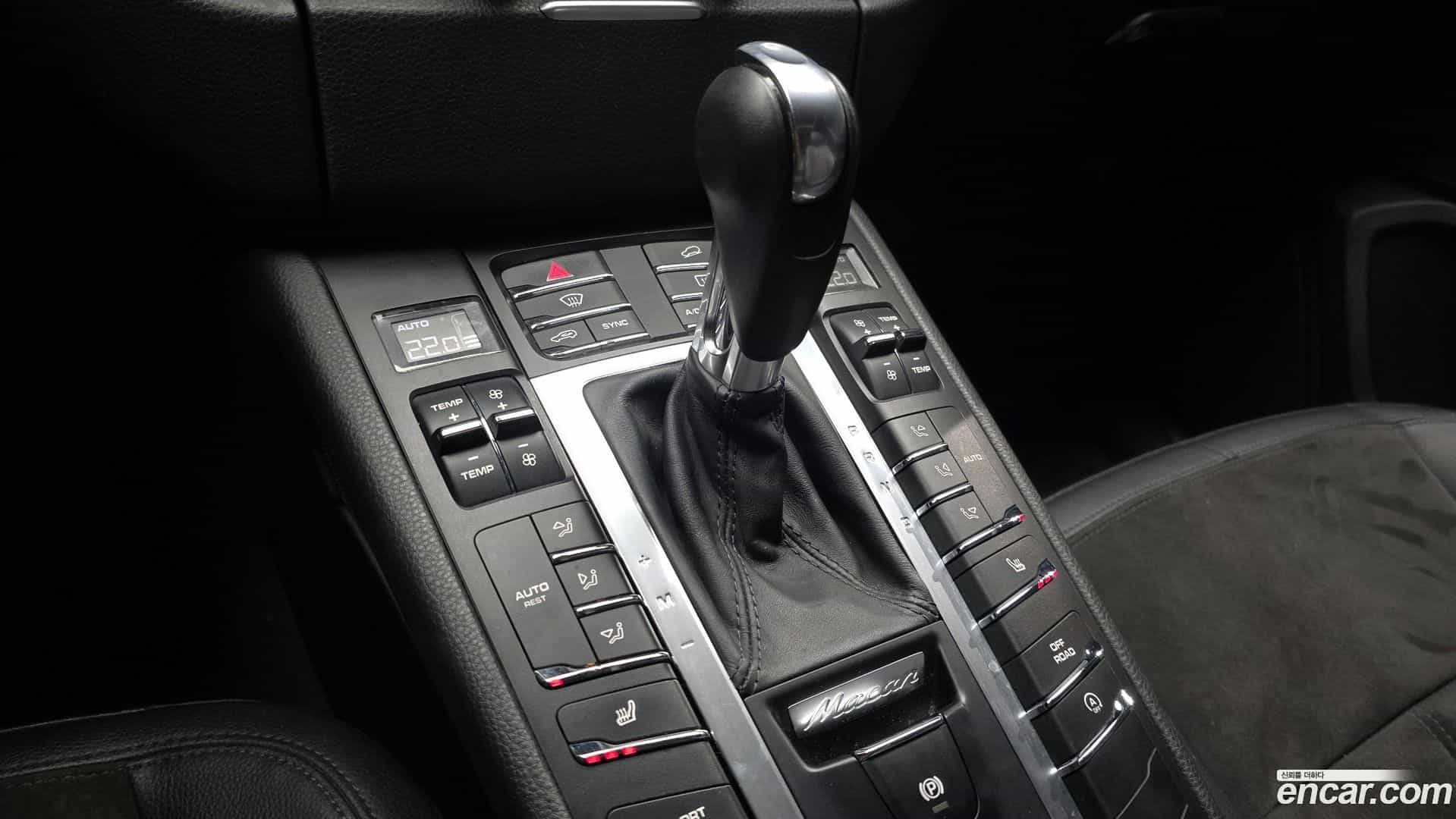 Macan Porsche 2015.3-INNER-009