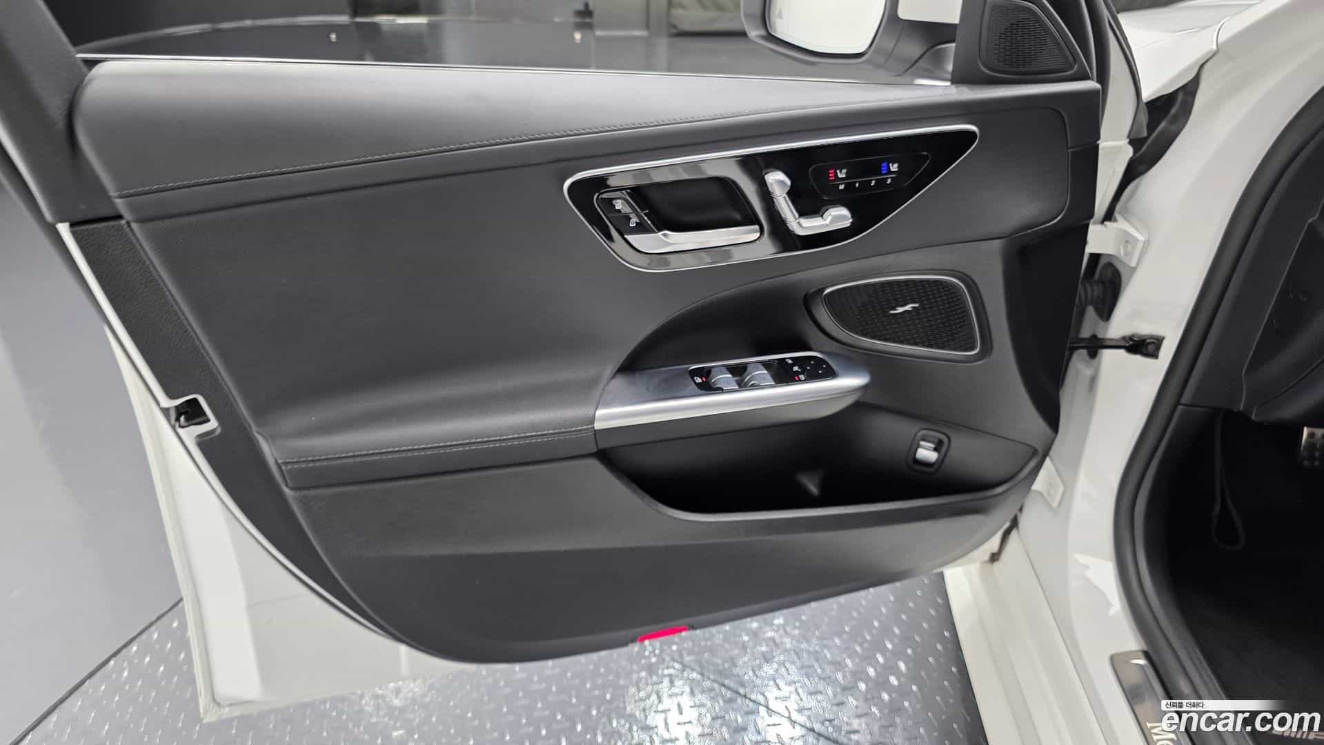 C-Class Mercedes-Benz 2024.2-INNER-034