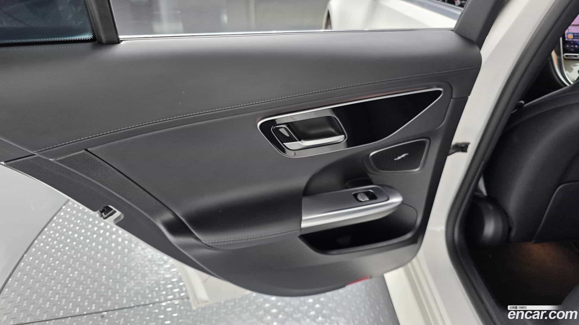 C-Class Mercedes-Benz 2024.2-INNER-035
