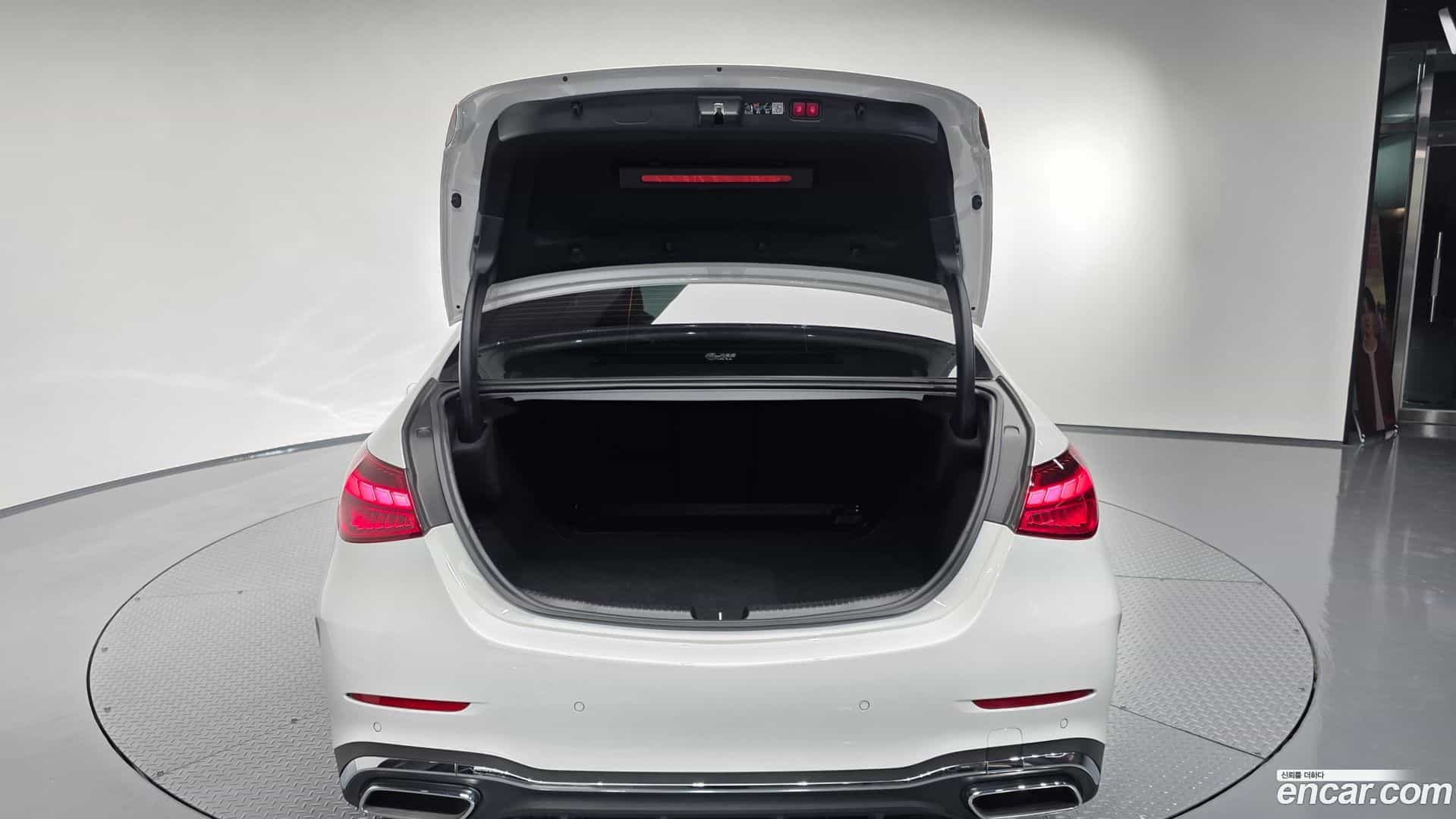 C-Class Mercedes-Benz 2024.2-OPTION-045