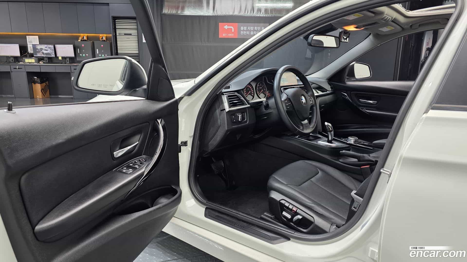 3-Series BMW 2015.11-INNER-010