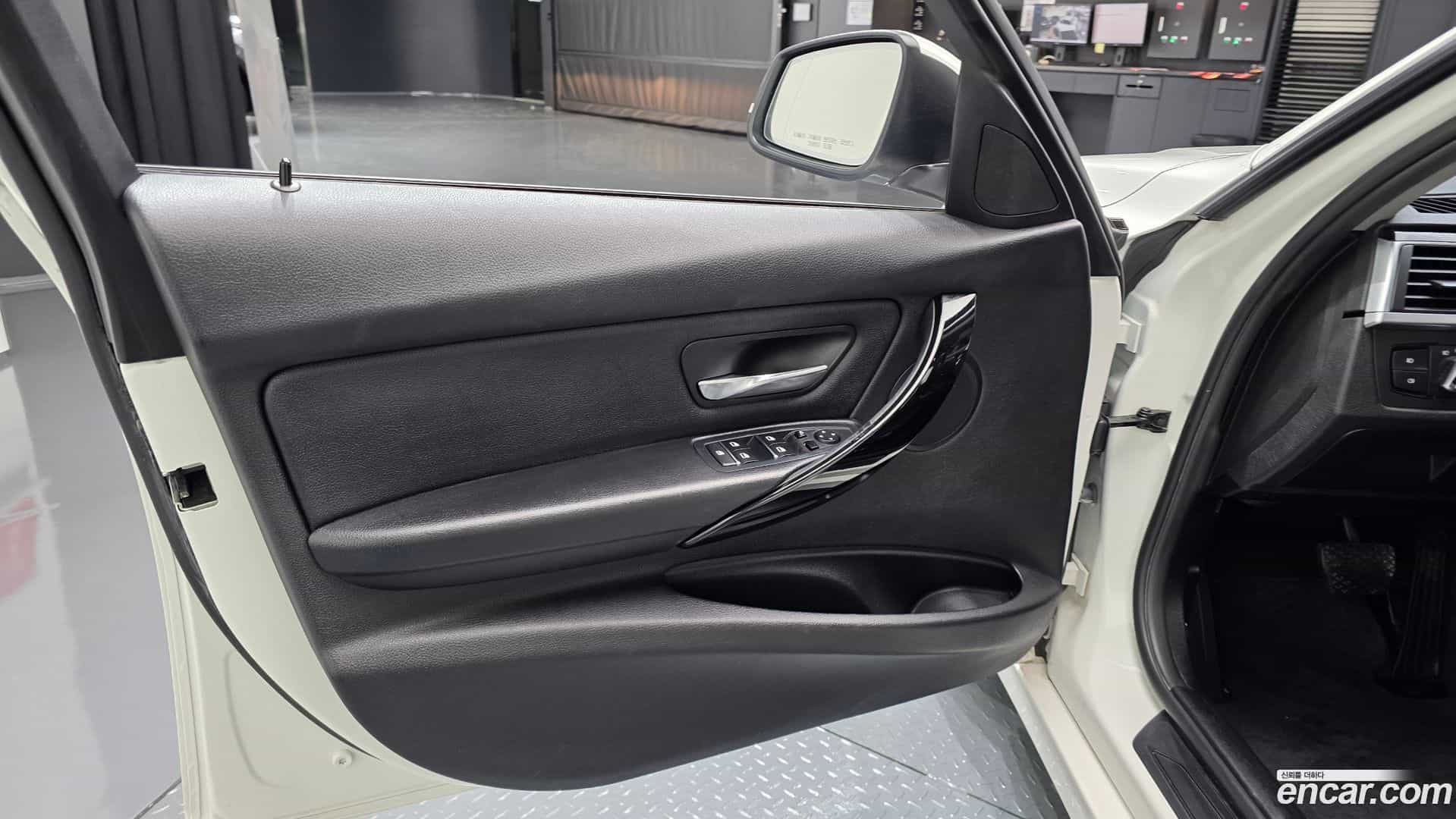3-Series BMW 2015.11-INNER-034