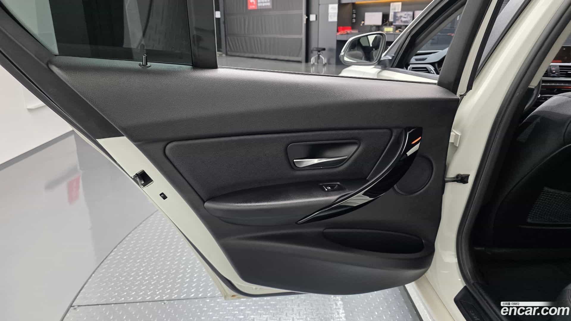 3-Series BMW 2015.11-INNER-035