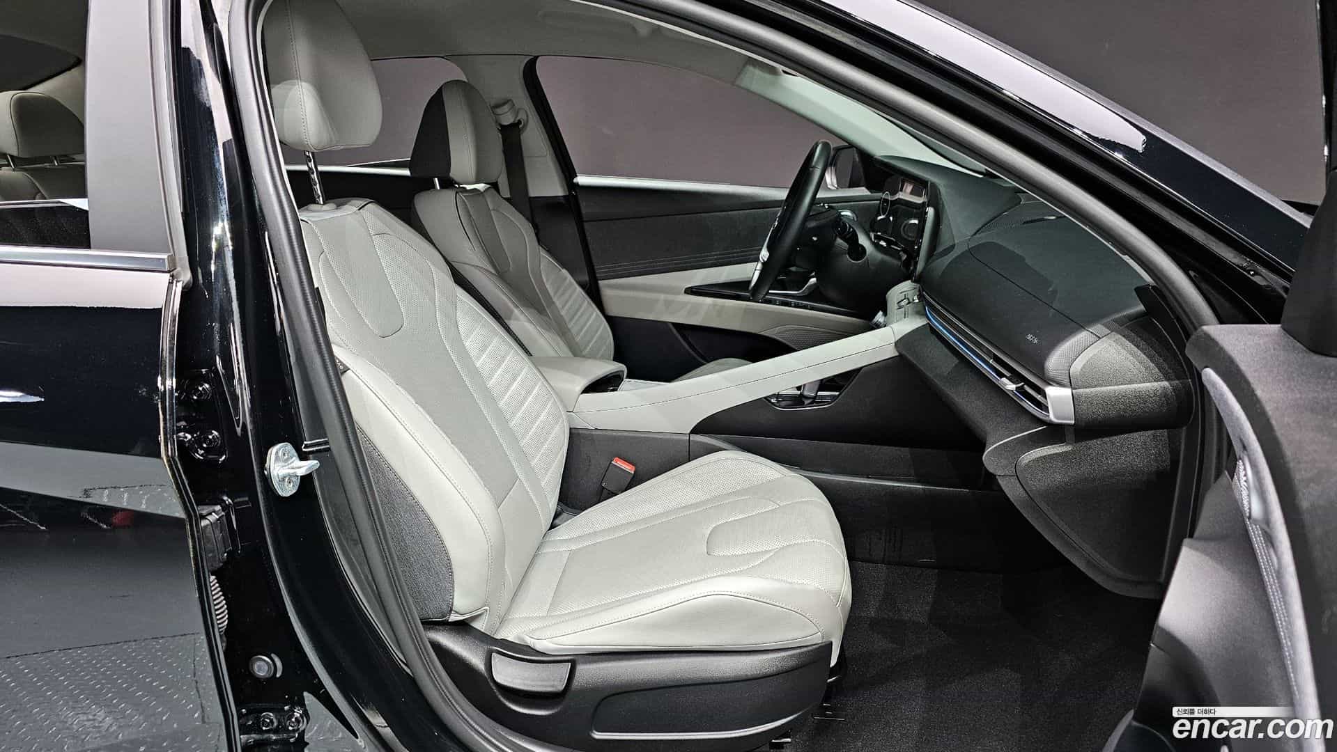 AVANTE Hyundai 2020.6-OPTION-016