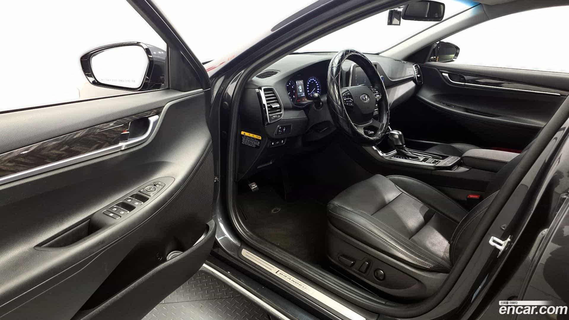 Grandeur Hyundai 2018.3-INNER-010