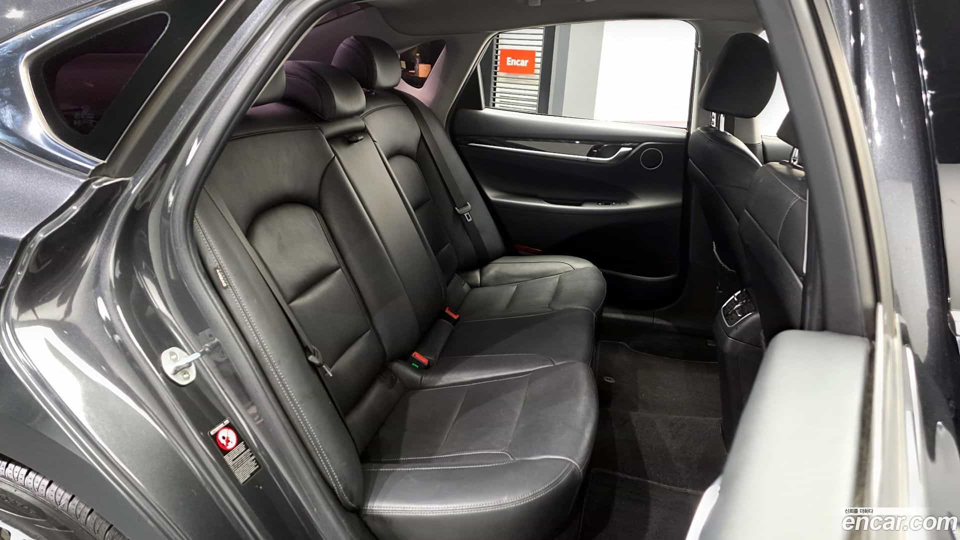 Grandeur Hyundai 2018.3-OPTION-015