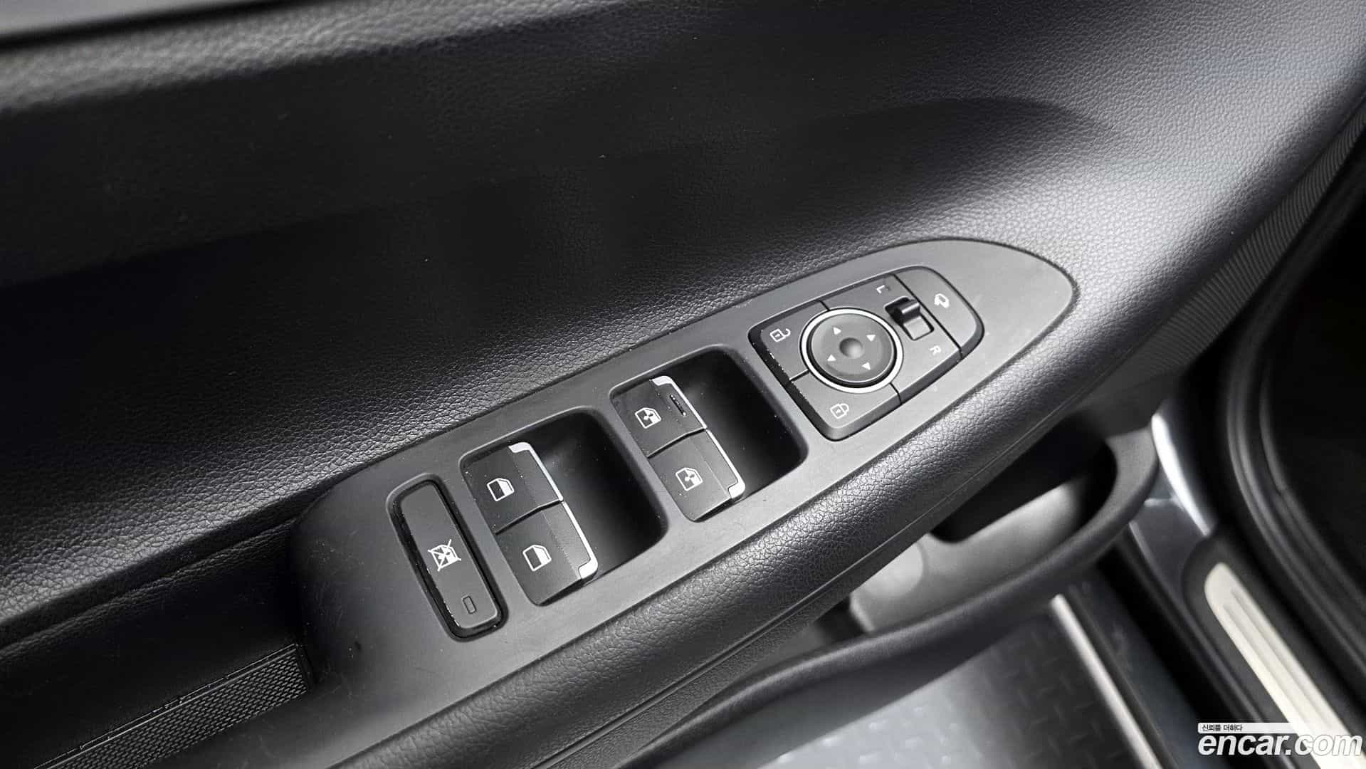 Grandeur Hyundai 2018.3-OPTION-022