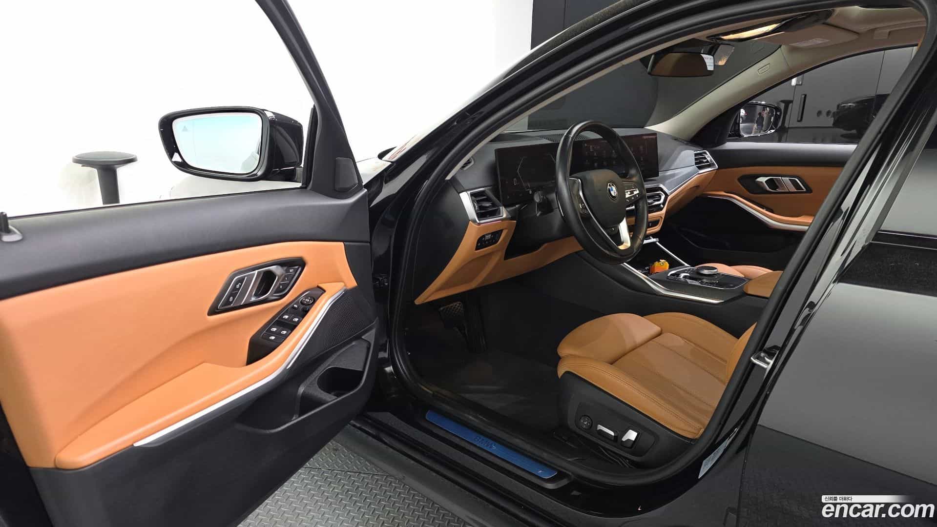 3-Series BMW 2022.10-INNER-010