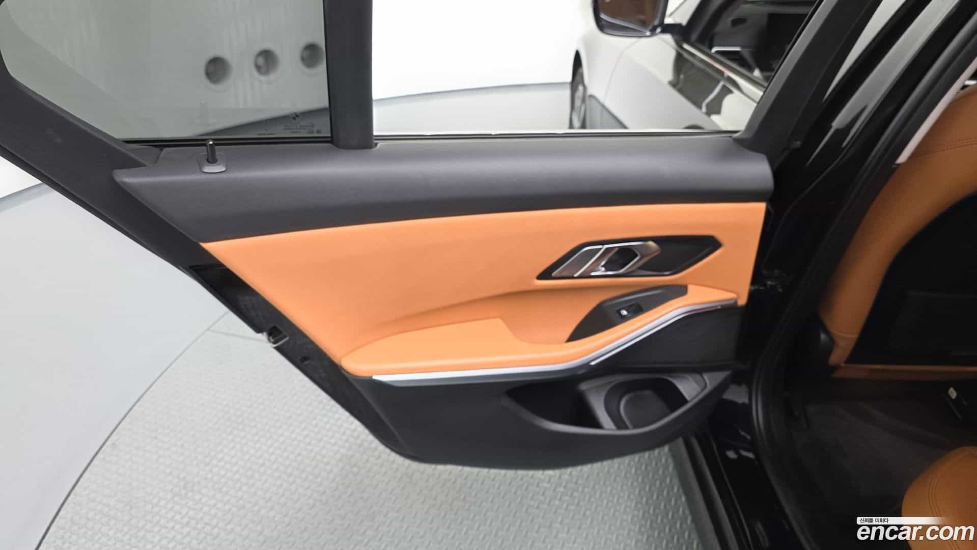 3-Series BMW 2022.10-INNER-035