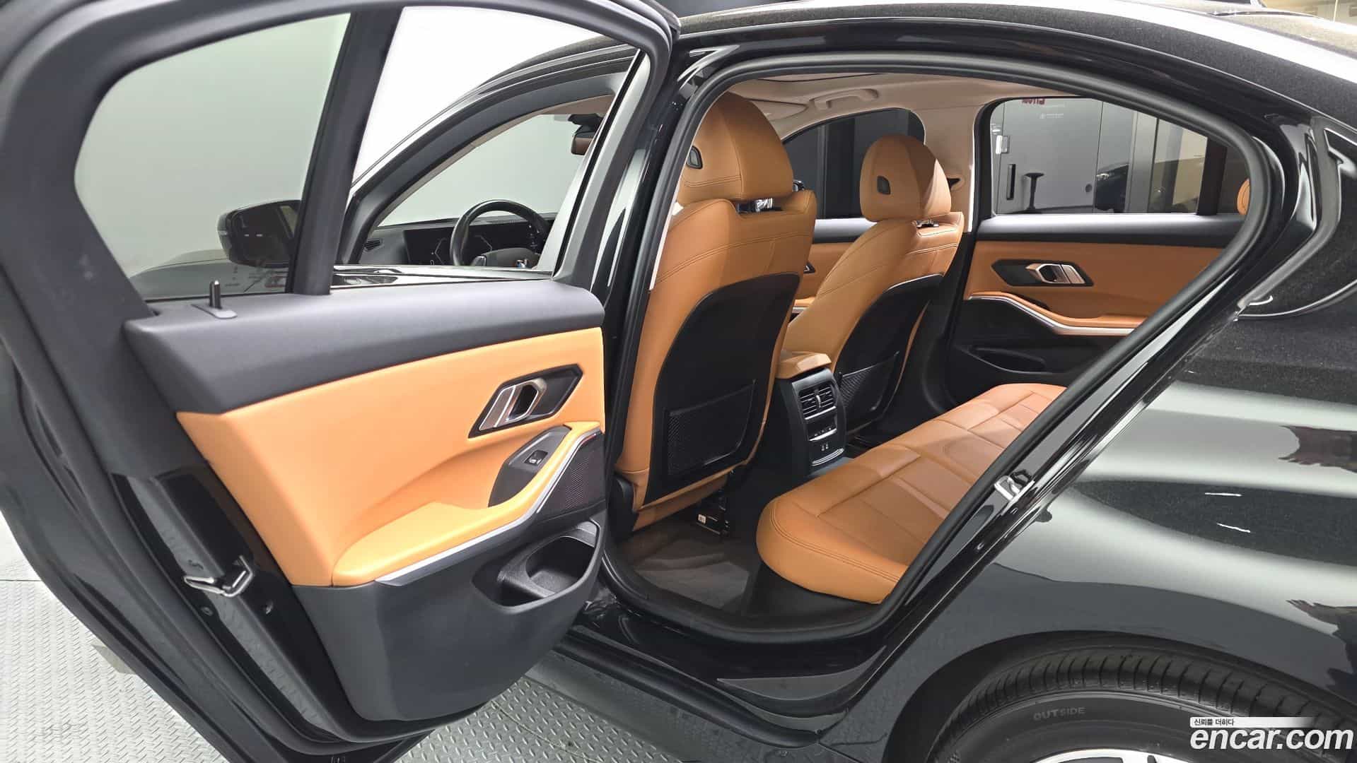 3-Series BMW 2022.10-INNER-036