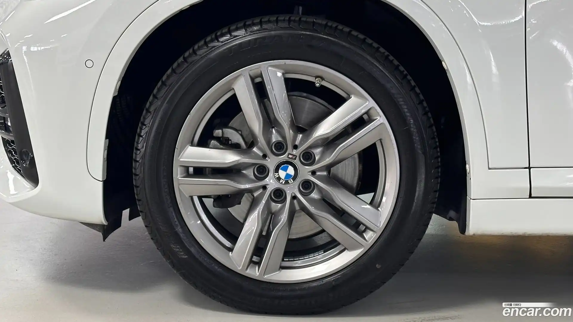 X1 BMW 2021.11-OUTER-005