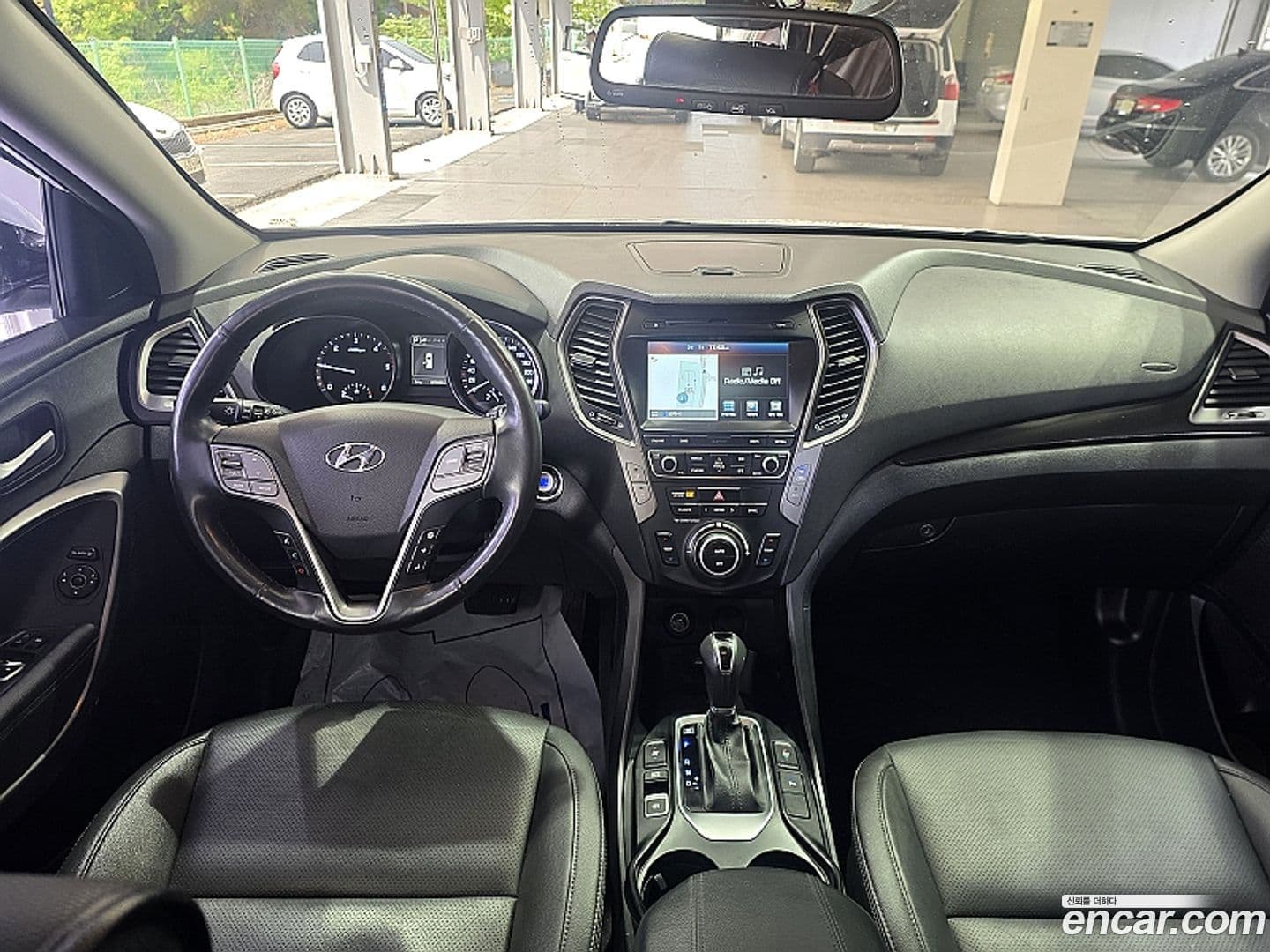 Main__Slider__Photo:Santafe Hyundai 2018.0-7