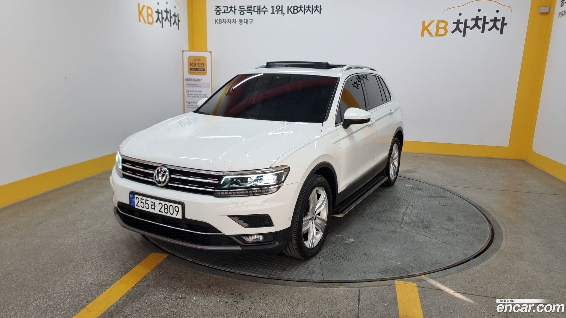 Main__Slider__Photo:Tiguan Volkswagen 2020.6-0
