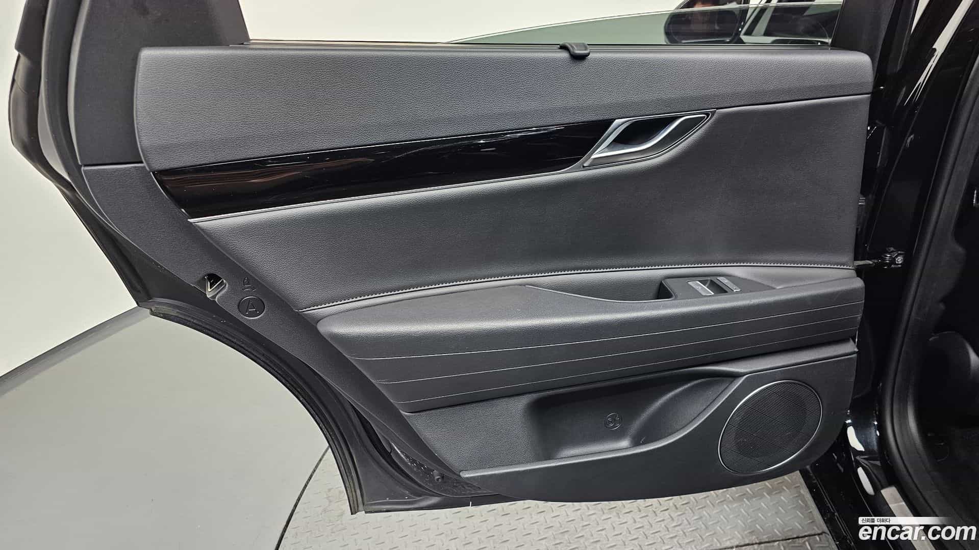 G80 Genesis 2021.3-INNER-035