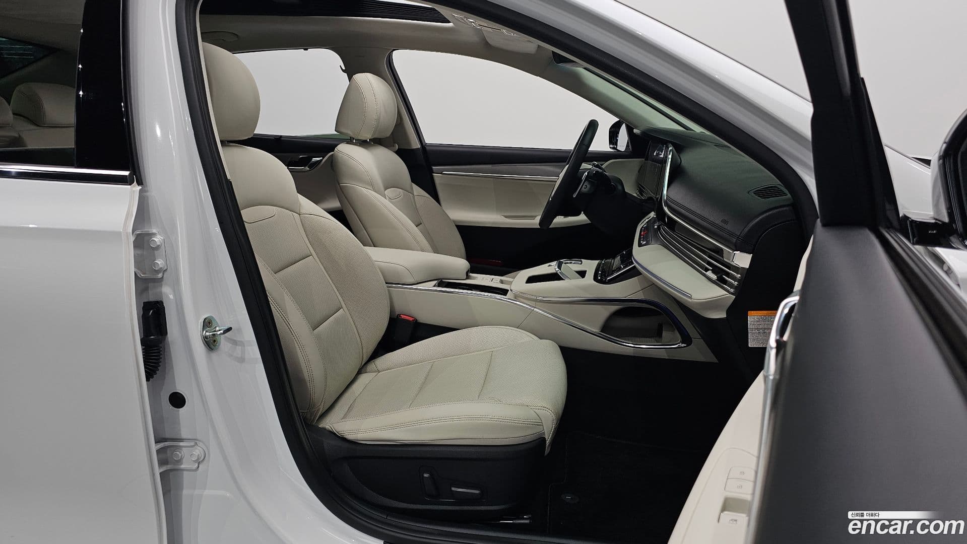Main__Slider__Photo:Grandeur Hyundai 2022.5-9