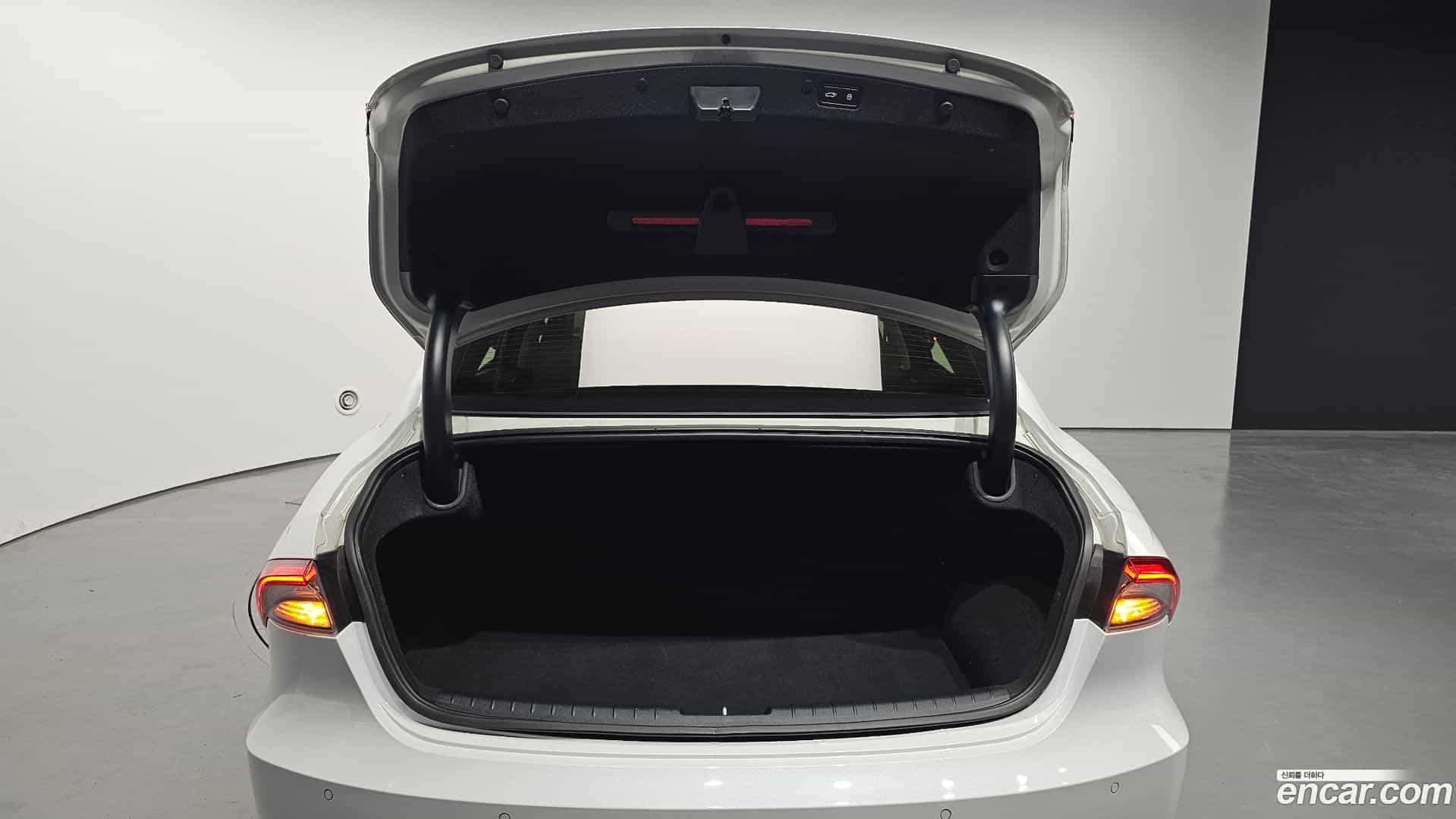 Grandeur Hyundai 2022.5-OPTION-043