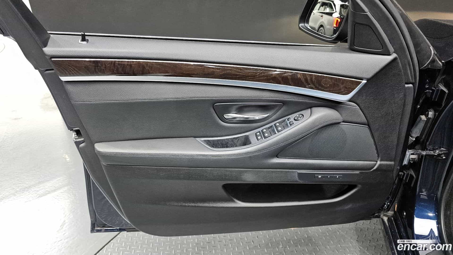 5-Series BMW 2015.5-INNER-034