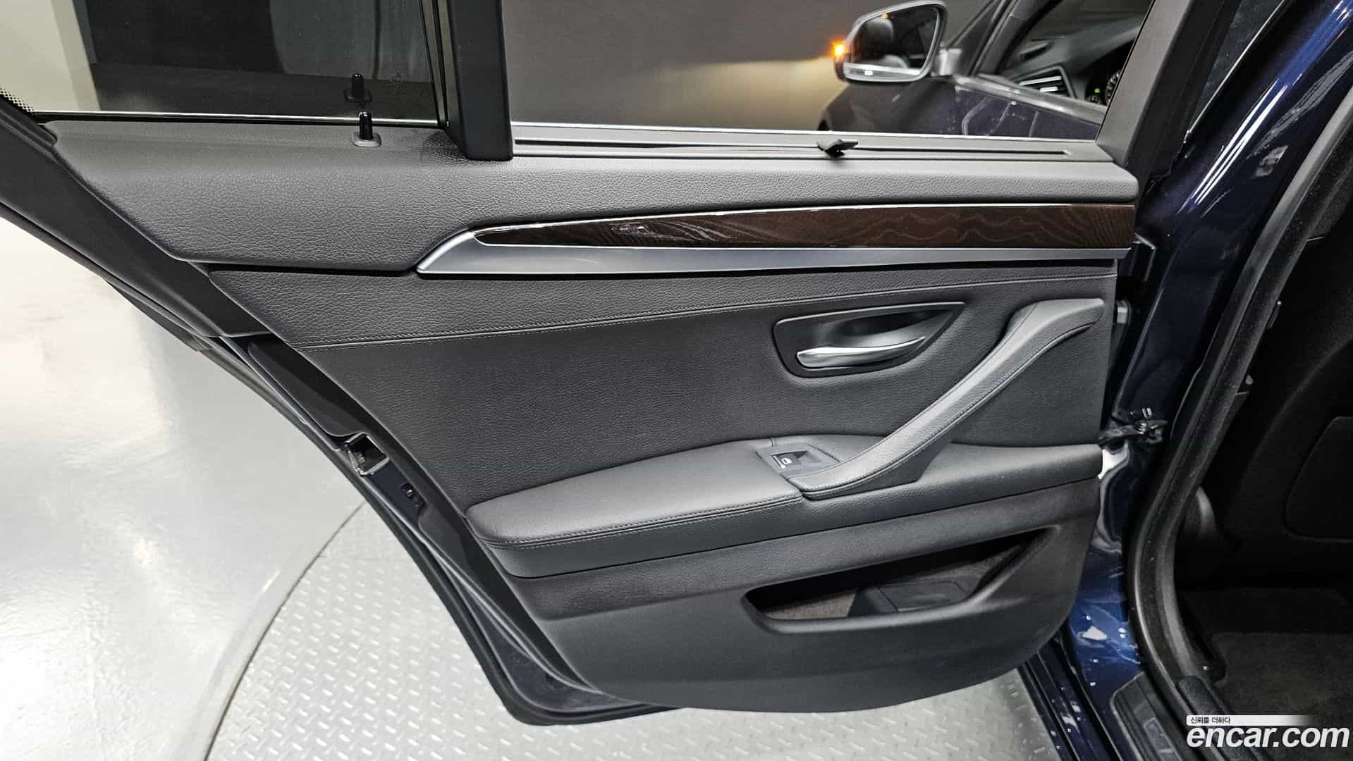 5-Series BMW 2015.5-INNER-035