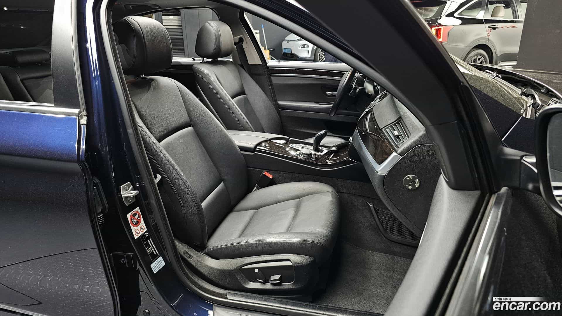 5-Series BMW 2015.5-INNER-036