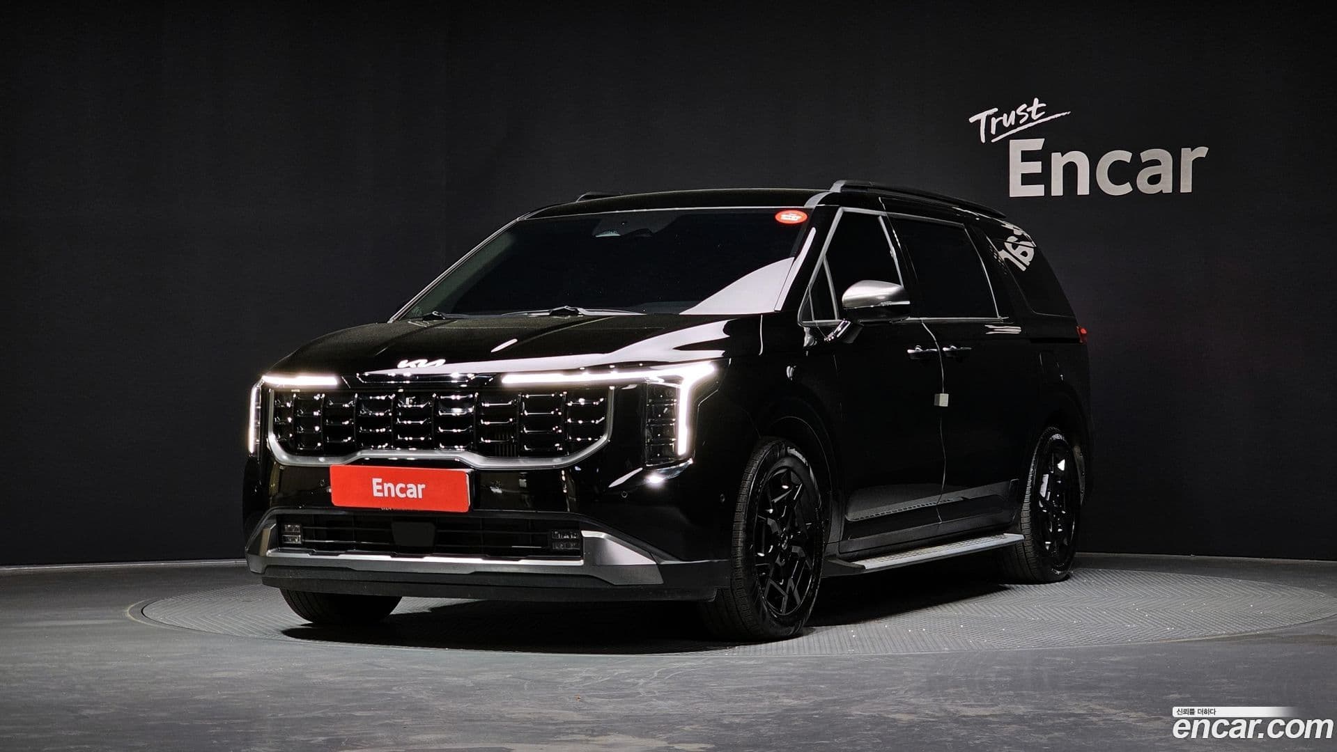 Main__Slider__Photo:Canival Kia 2024.8-0