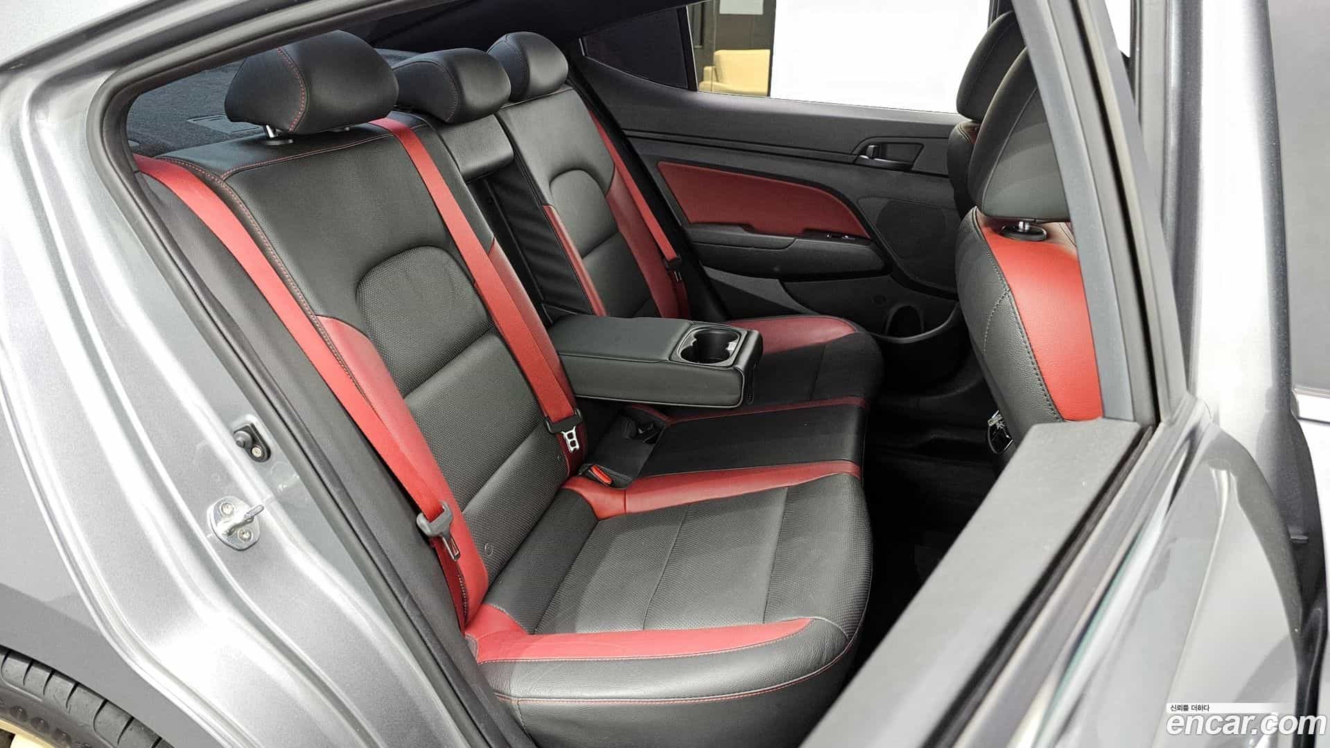 AVANTE Hyundai 2017.7-OPTION-016