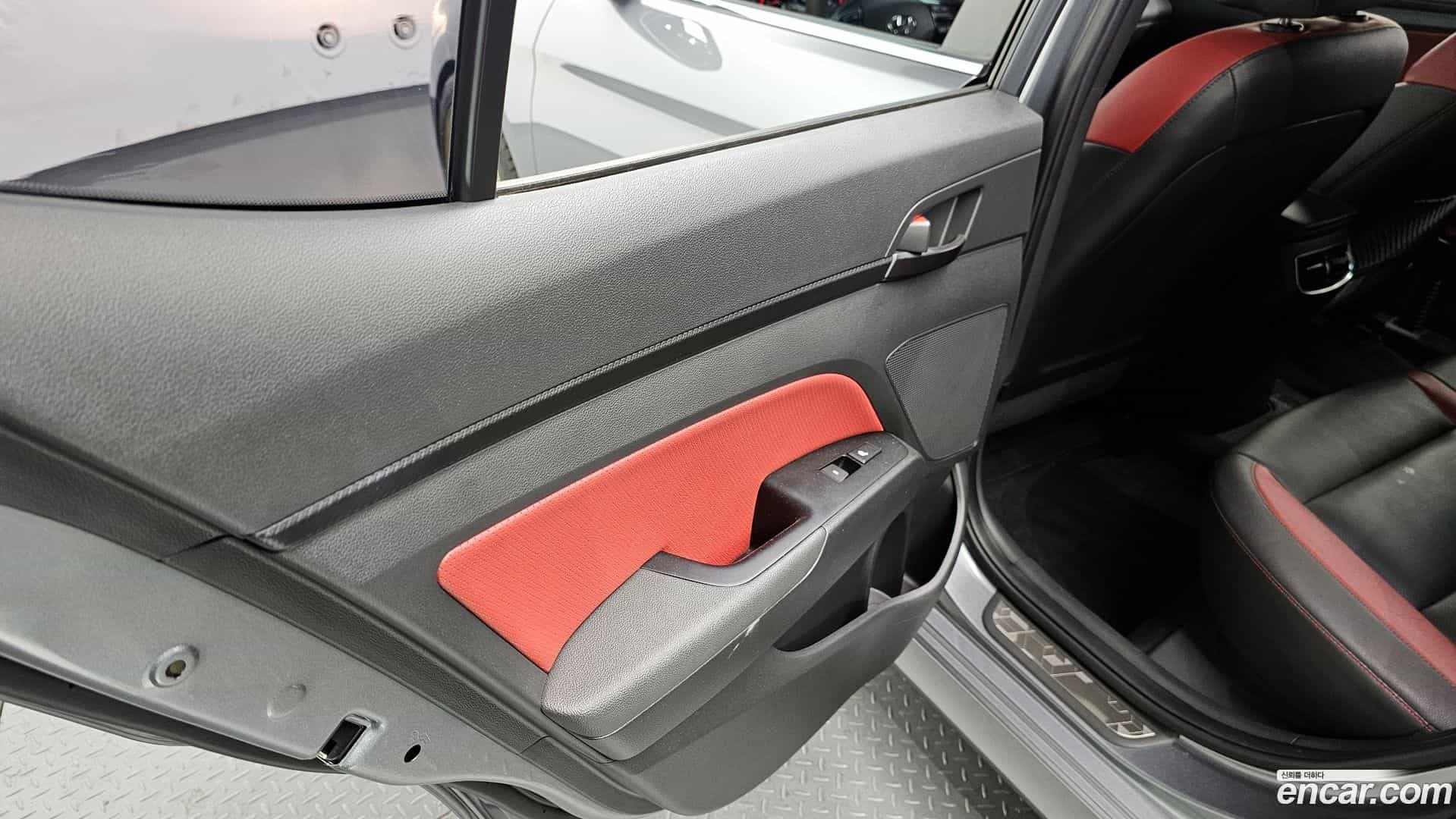 AVANTE Hyundai 2017.7-OPTION-040