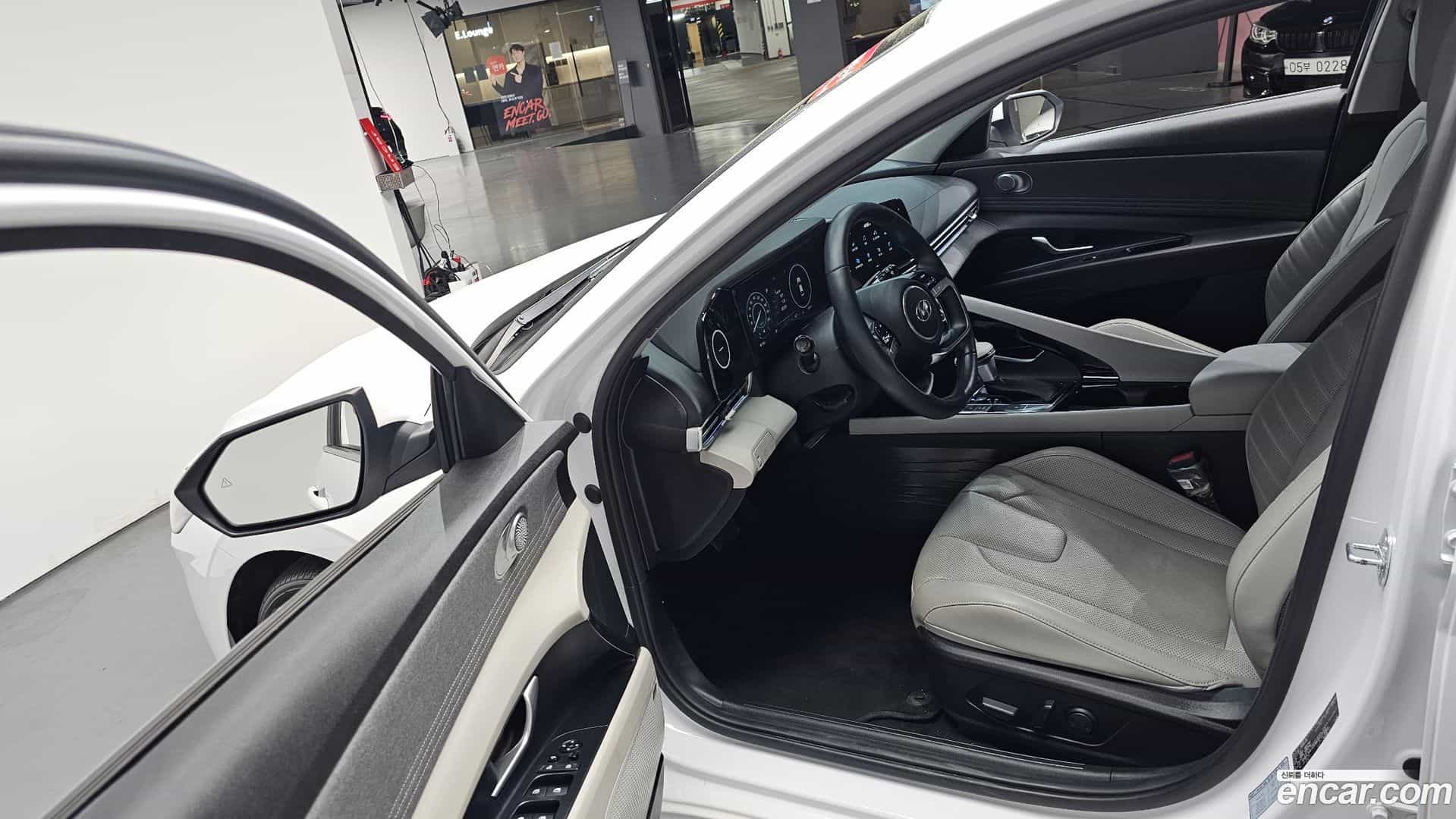 AVANTE Hyundai 2020.5-INNER-010