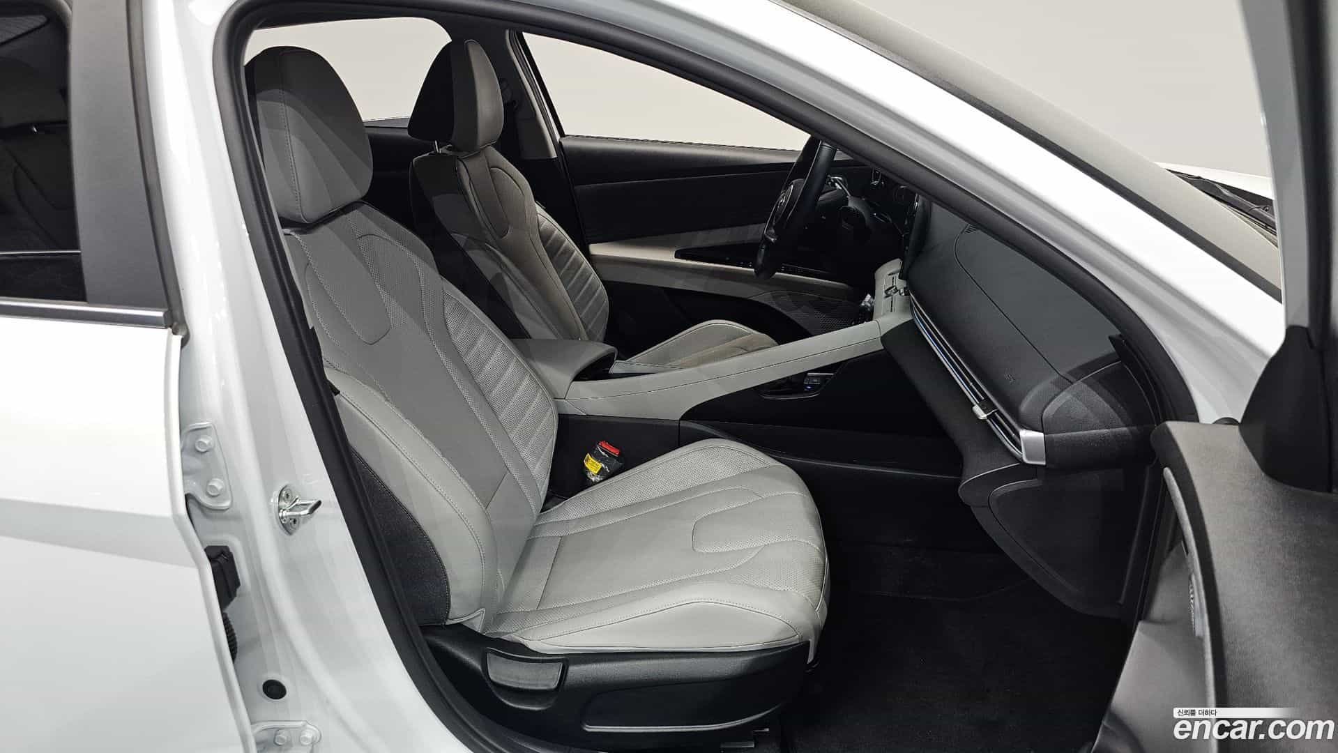 AVANTE Hyundai 2020.5-INNER-036