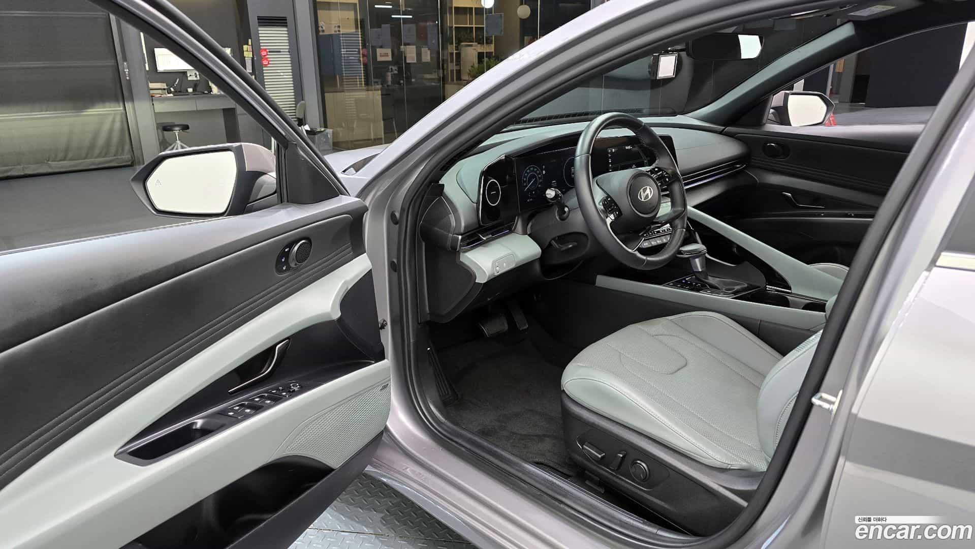 AVANTE Hyundai 2023.10-INNER-010