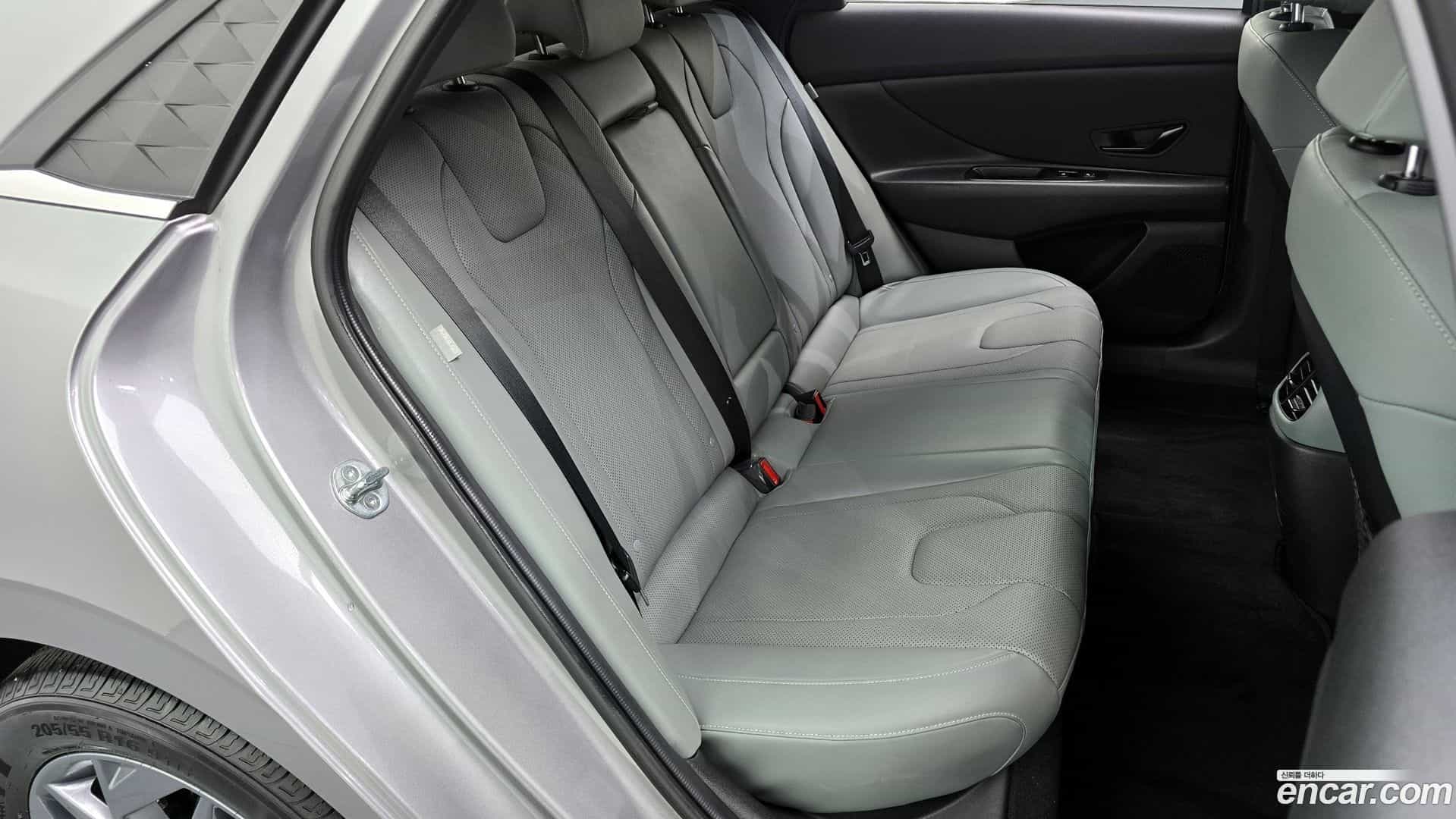 AVANTE Hyundai 2023.10-OPTION-015
