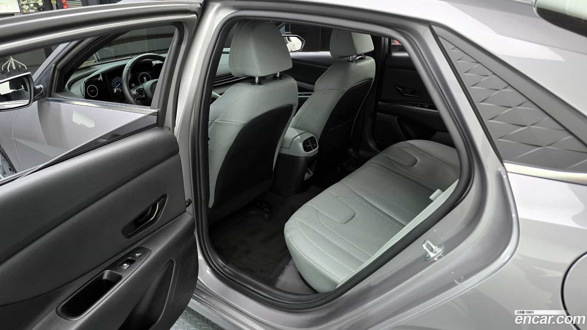 AVANTE Hyundai 2023.10-INNER-036