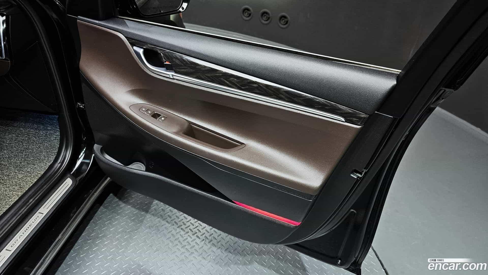 Grandeur Hyundai 2017.9-OPTION-022