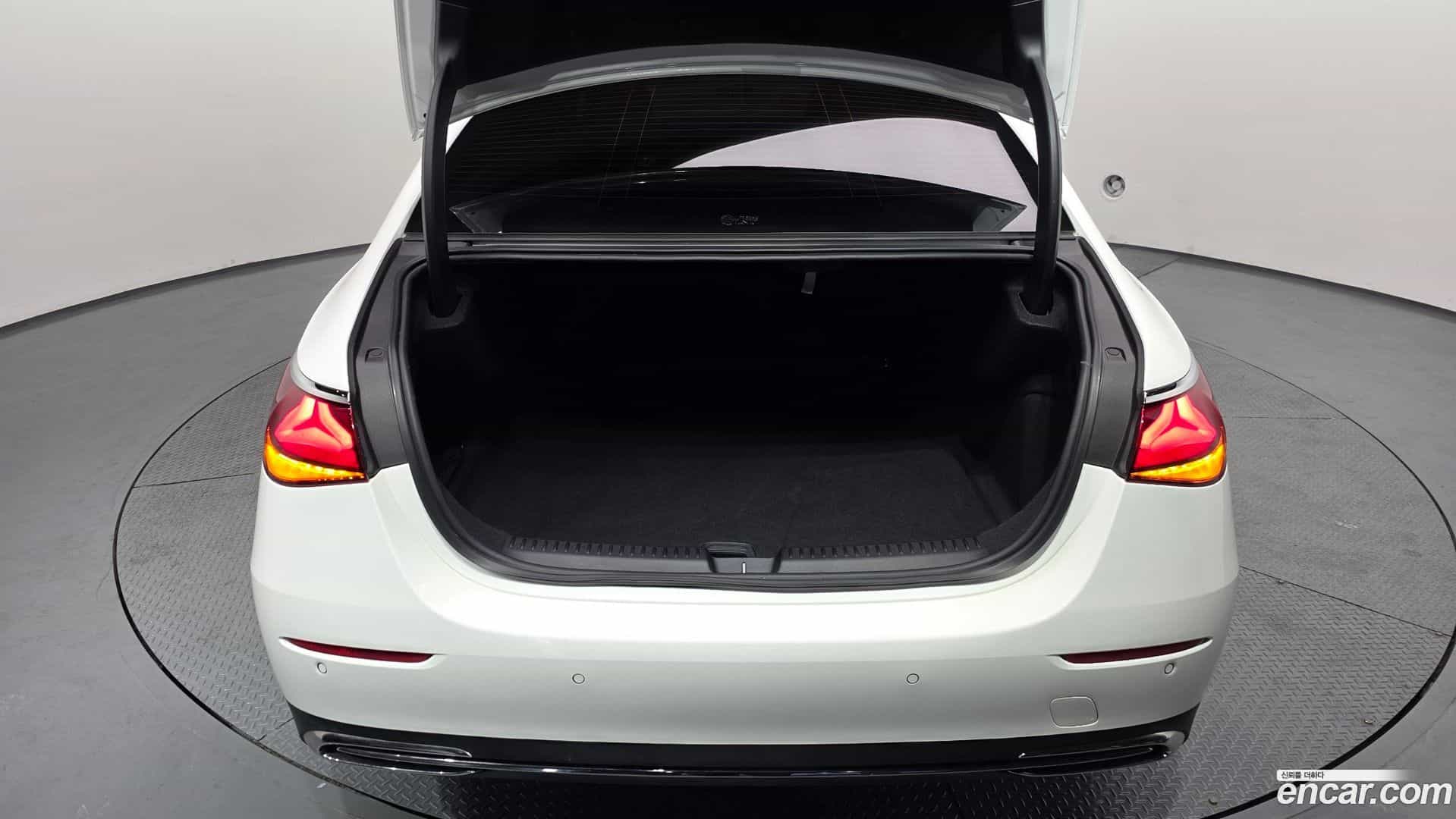 E-Class Mercedes-Benz 2024.7-OPTION-024