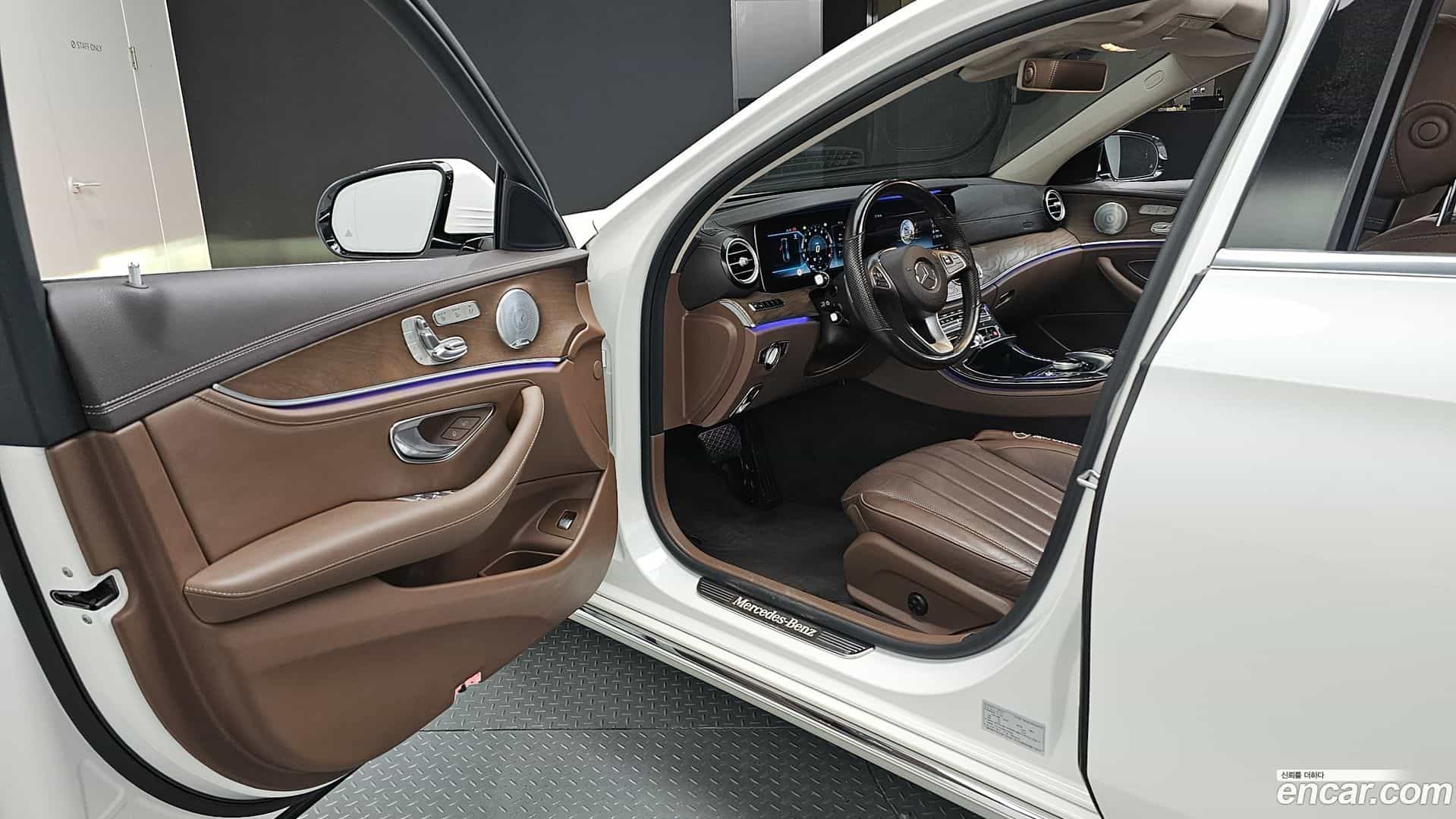 E-Class Mercedes-Benz 2018.0-INNER-010