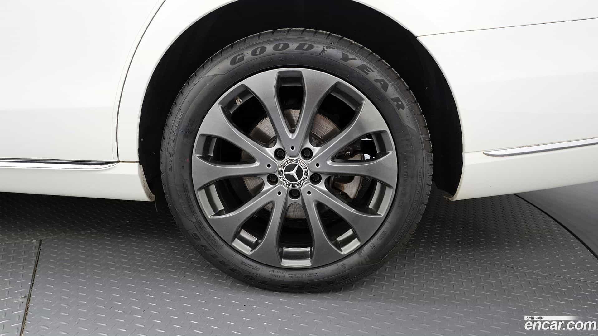 E-Class Mercedes-Benz 2018.0-OUTER-031