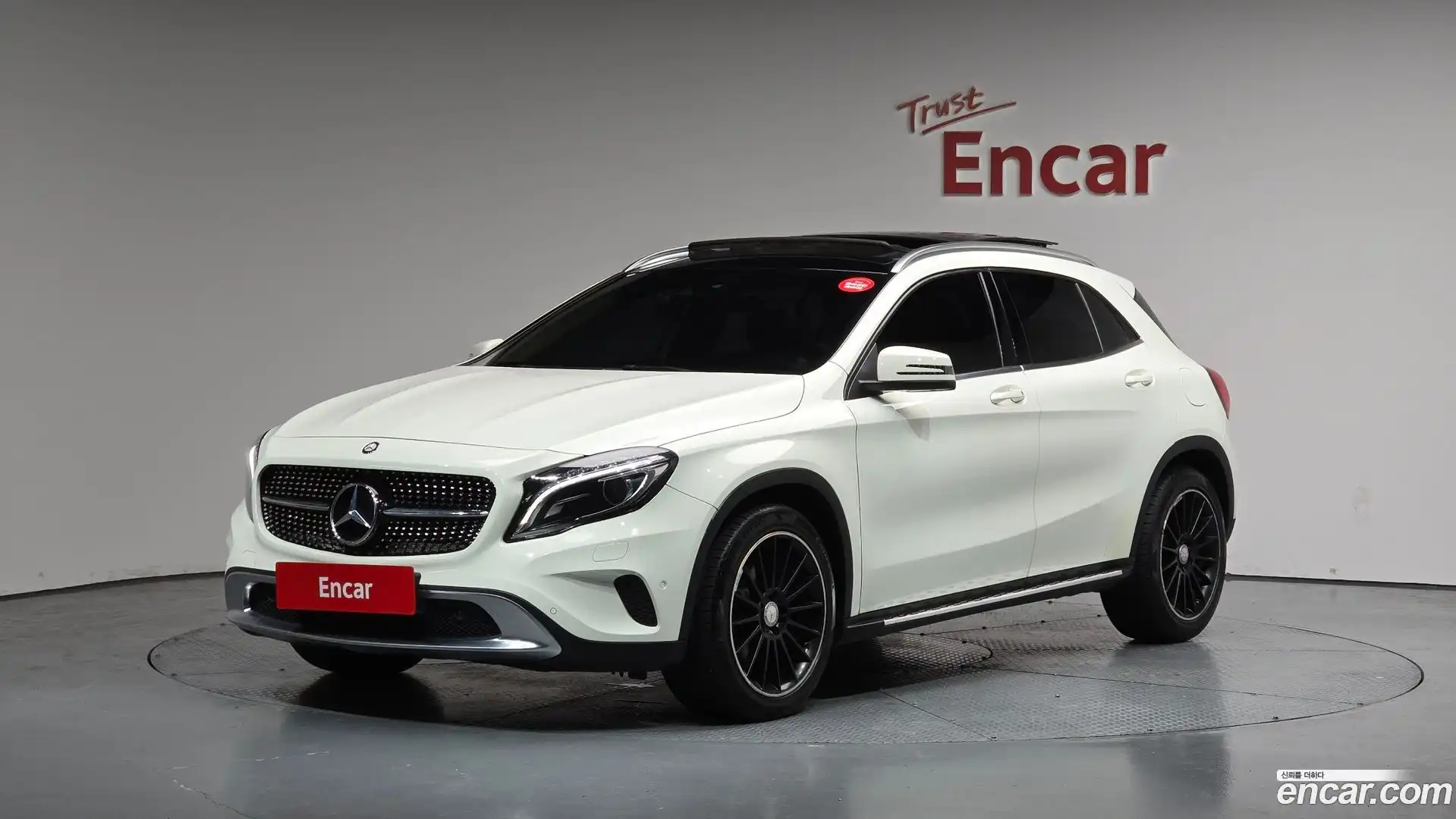 GLA-Class Mercedes-Benz 2015.11-OUTER-001