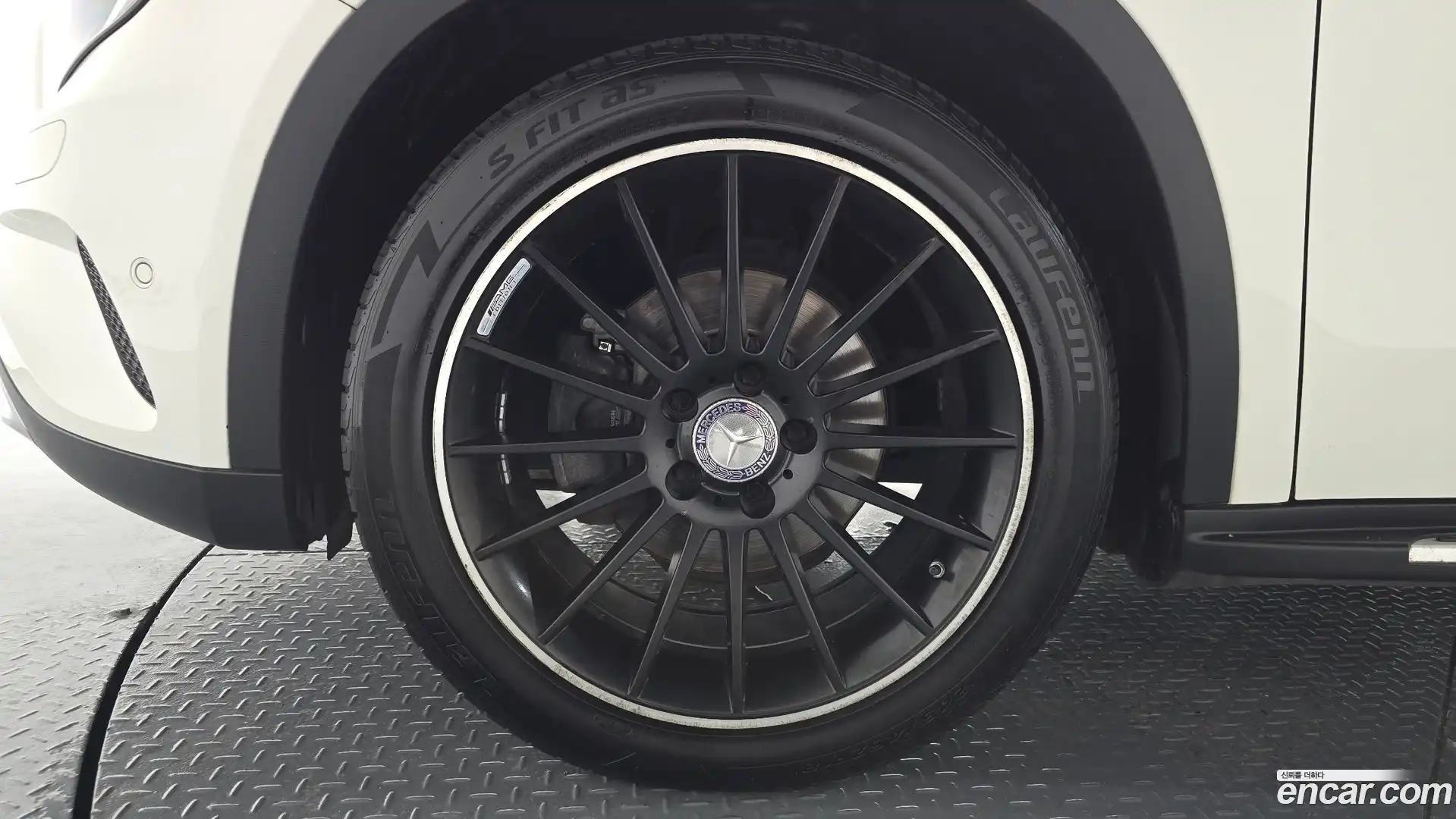 GLA-Class Mercedes-Benz 2015.11-OUTER-005